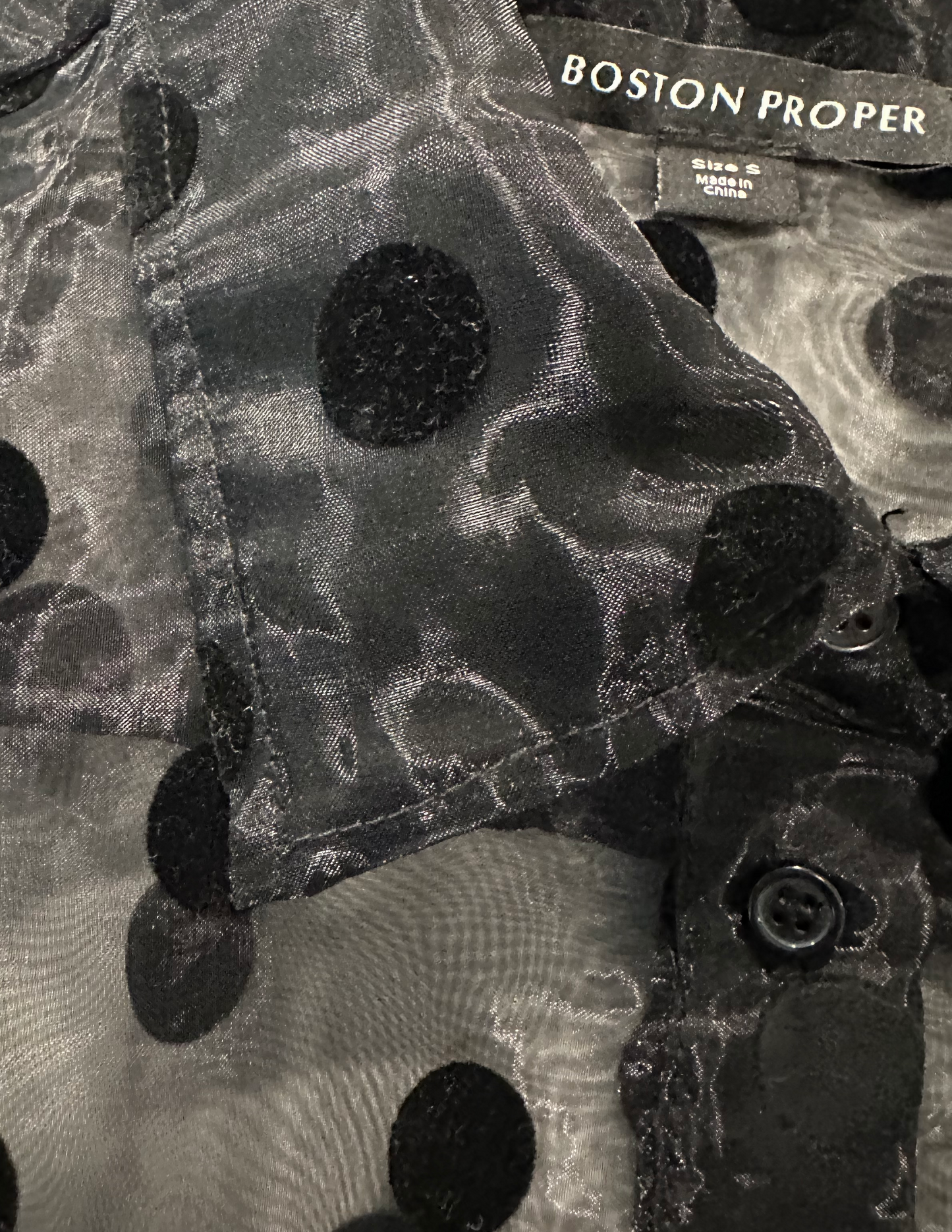 Boston Proper Sheer Black Polka Dot Balloon 3/4 Sleeve Blouse sz Small Elevate your wardrobe with this refined Boston Proper blouse, featuring a sheer fabric that ex