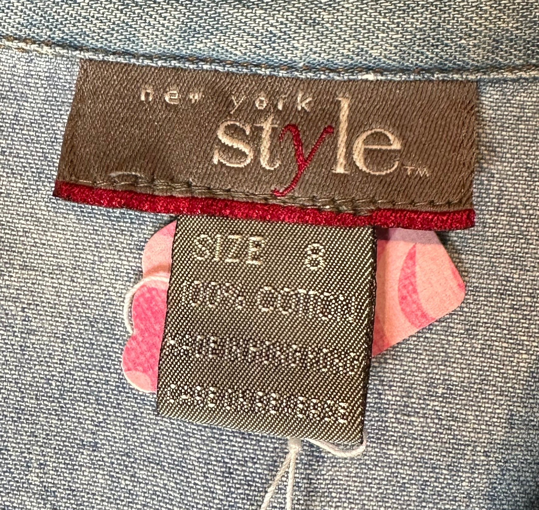 REFRESHED - Style & Co. Button Front Vintage Denim Shirt Dress Hand DyREFRESHED - Style & Co. Button Front Vintage Denim Shirt Dress Hand Dyed Cotton size 8
Elevate your wardrobe with our REFRESHED Style & Co. Button Front Vint