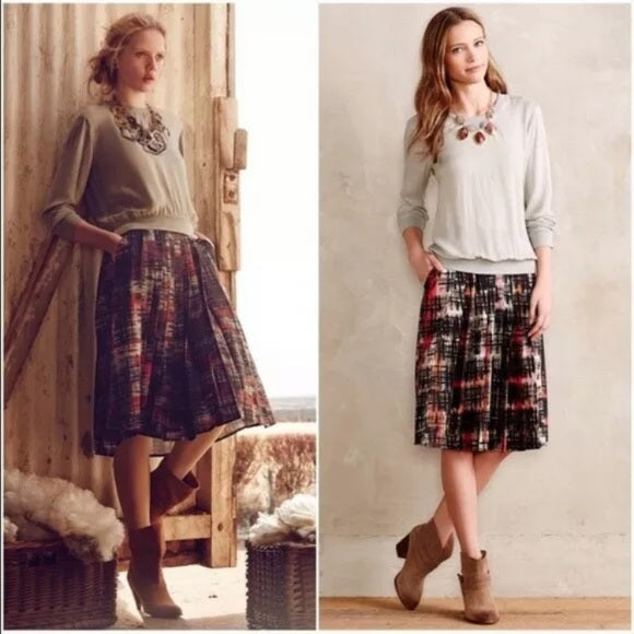 Add some flair to your wardrobe with the Anthropologie Fynn and Rose skirt in size 6. This playful Fynn and Rose piece features a hidden side zipper and pockets, mak