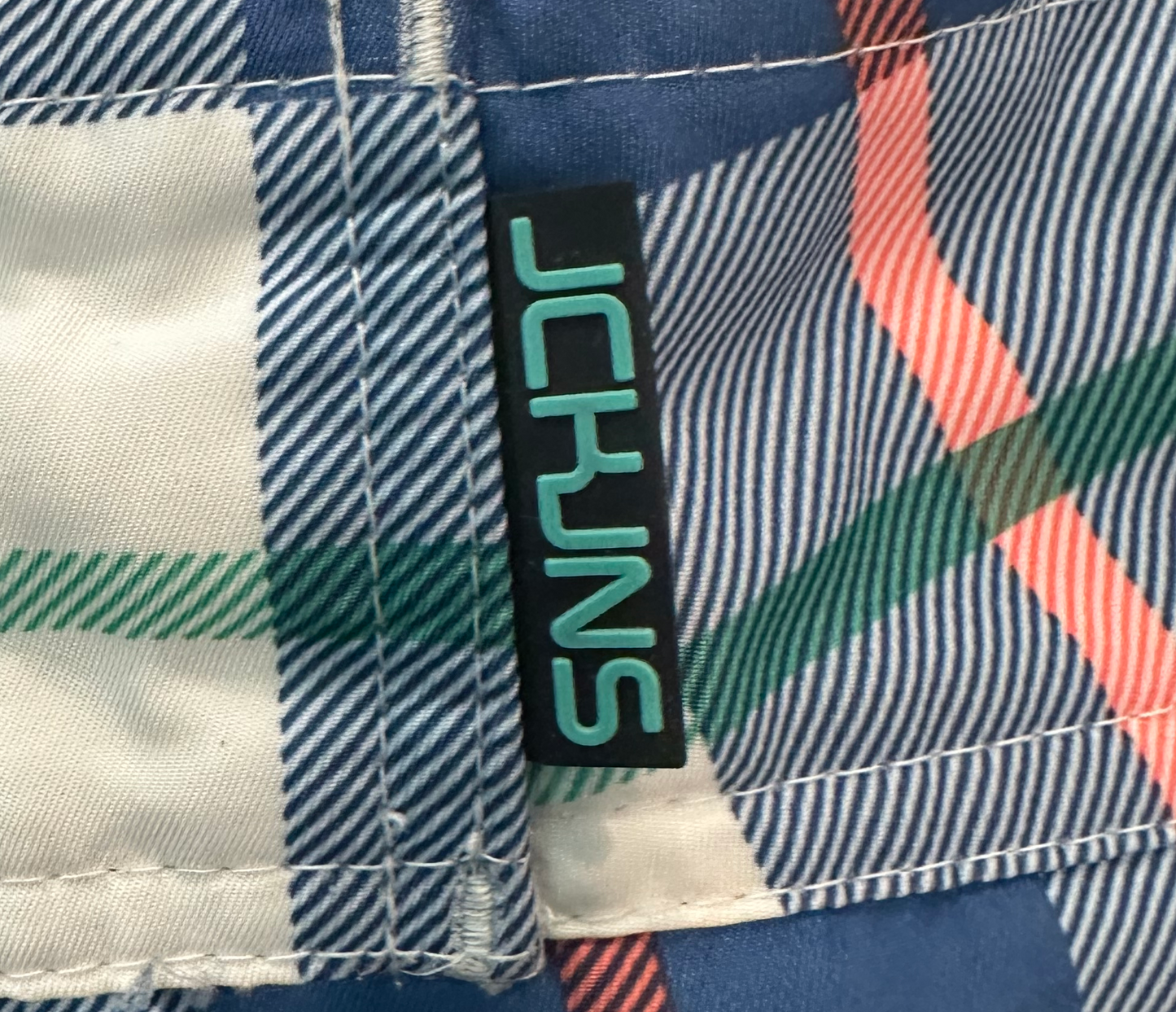 Jack & Jones Men's Plaid Swim Shorts size Medium Dive into summer fun with these Jack & Jones Plaid Swim Shorts! Featuring a comfortable lining and a handy side pock