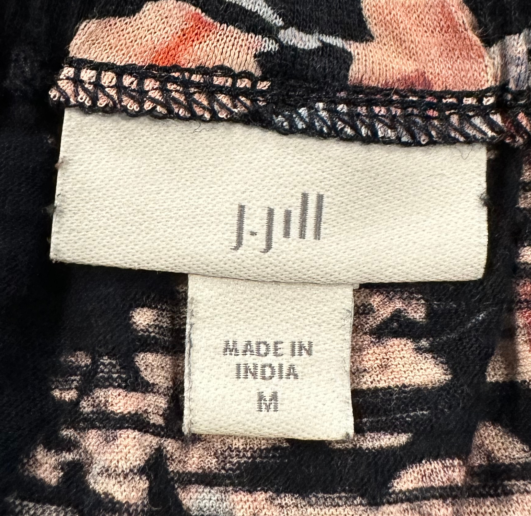 J Jill Navy Blue Floral Print Elastic Crew Neck Shirt with 3/4 Sleeves Style up your wardrobe with this J Jill navy blue floral-print top! The elastic crew neck and 3/4 sleeves give you a flirty look (without needing to get too flirty!)