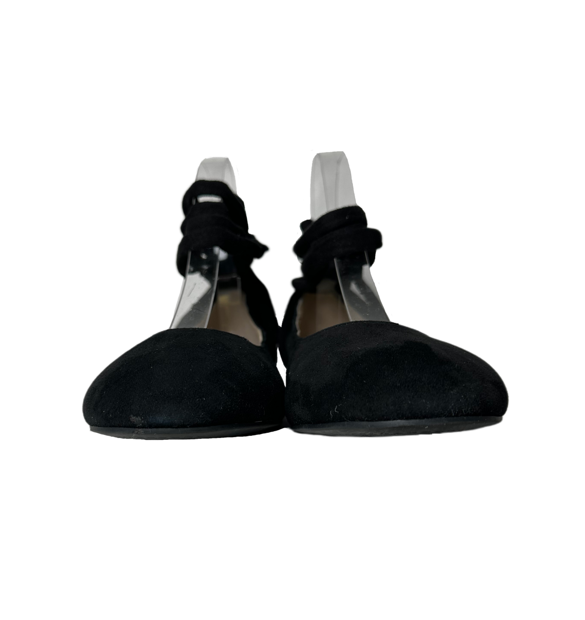 Jessica Simpson Black Suede Lace Up Ballerina Flats offer a classic style with a modern edge. Crafted from luxury suede, featuring a round toe and lace up designShoesJessica Simpson Black Suede Lace Up Ballerina FlatsJessica Simpson Black Suede Lace