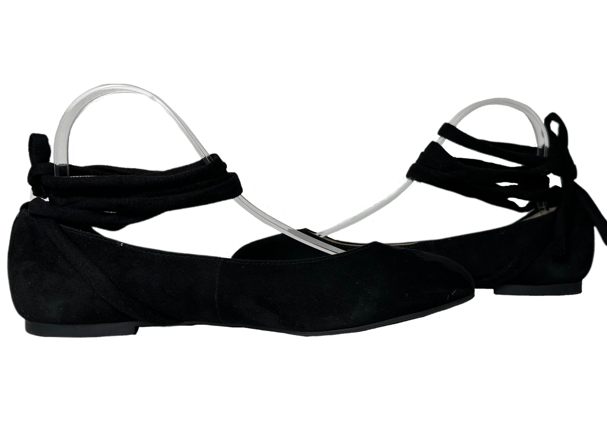 Jessica Simpson Black Suede Lace Up Ballerina Flats offer a classic style with a modern edge. Crafted from luxury suede, featuring a round toe and lace up designShoesJessica Simpson Black Suede Lace Up Ballerina FlatsJessica Simpson Black Suede Lace