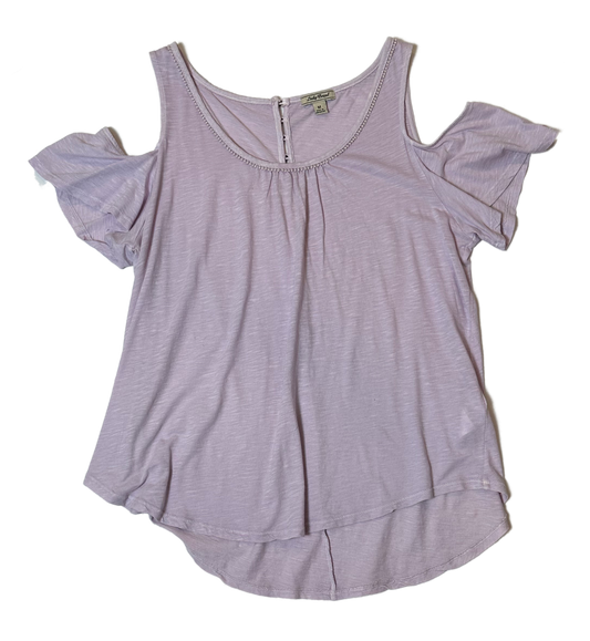 Lucky BrandThis Lucky Brand top is the perfect warm-weather wardrobe staple, crafted from a light lavender fabric with cold shoulder cutouts and short flutter sleeves. Brass buShirts & TopsLucky Brand Cold Shoulder Short Flutter Sleeve Lavender TopLucky Brand Cold Shoulder Short Flutter Sleeve Lavender Top