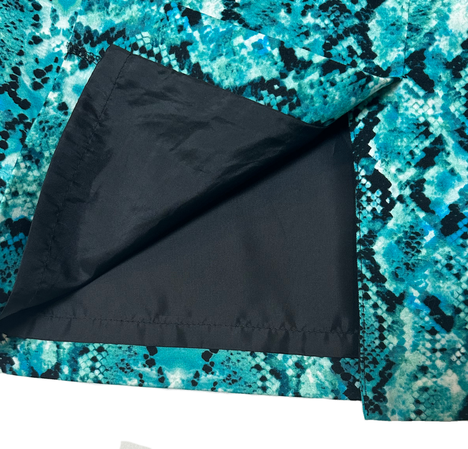Liz ClaiborneBreak out of your style rut with this Liz Claiborne pencil skirt! Sleek and sophisticated, it's made of soft fabric and features a wild teal snake skin print. Fully SkirtsLiz Claiborne Teal Snake Skin Print Pencil SkirtLiz Claiborne Teal Snake Skin Print Pencil Skirt