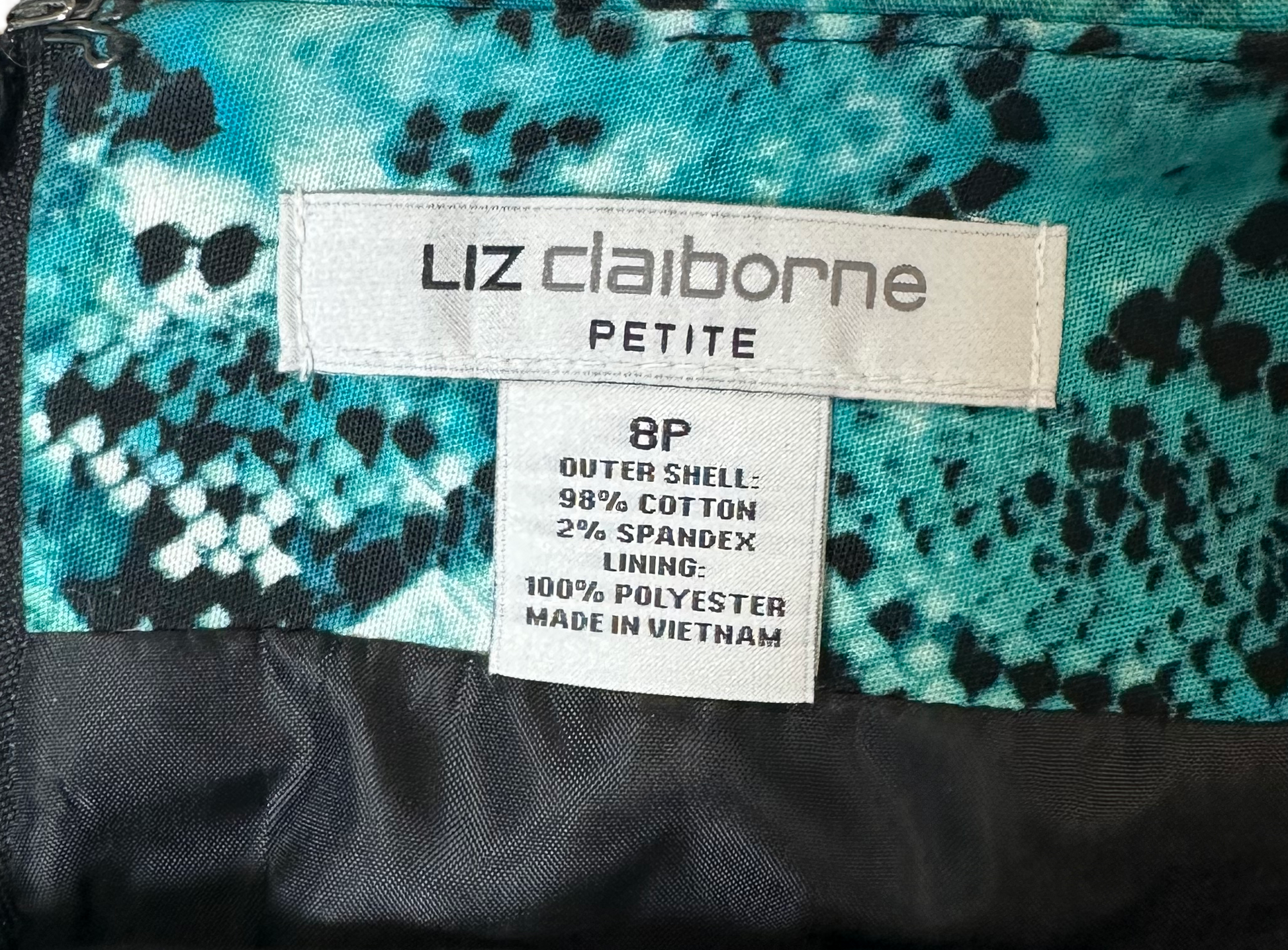 Liz ClaiborneBreak out of your style rut with this Liz Claiborne pencil skirt! Sleek and sophisticated, it's made of soft fabric and features a wild teal snake skin print. Fully SkirtsLiz Claiborne Teal Snake Skin Print Pencil SkirtLiz Claiborne Teal Snake Skin Print Pencil Skirt