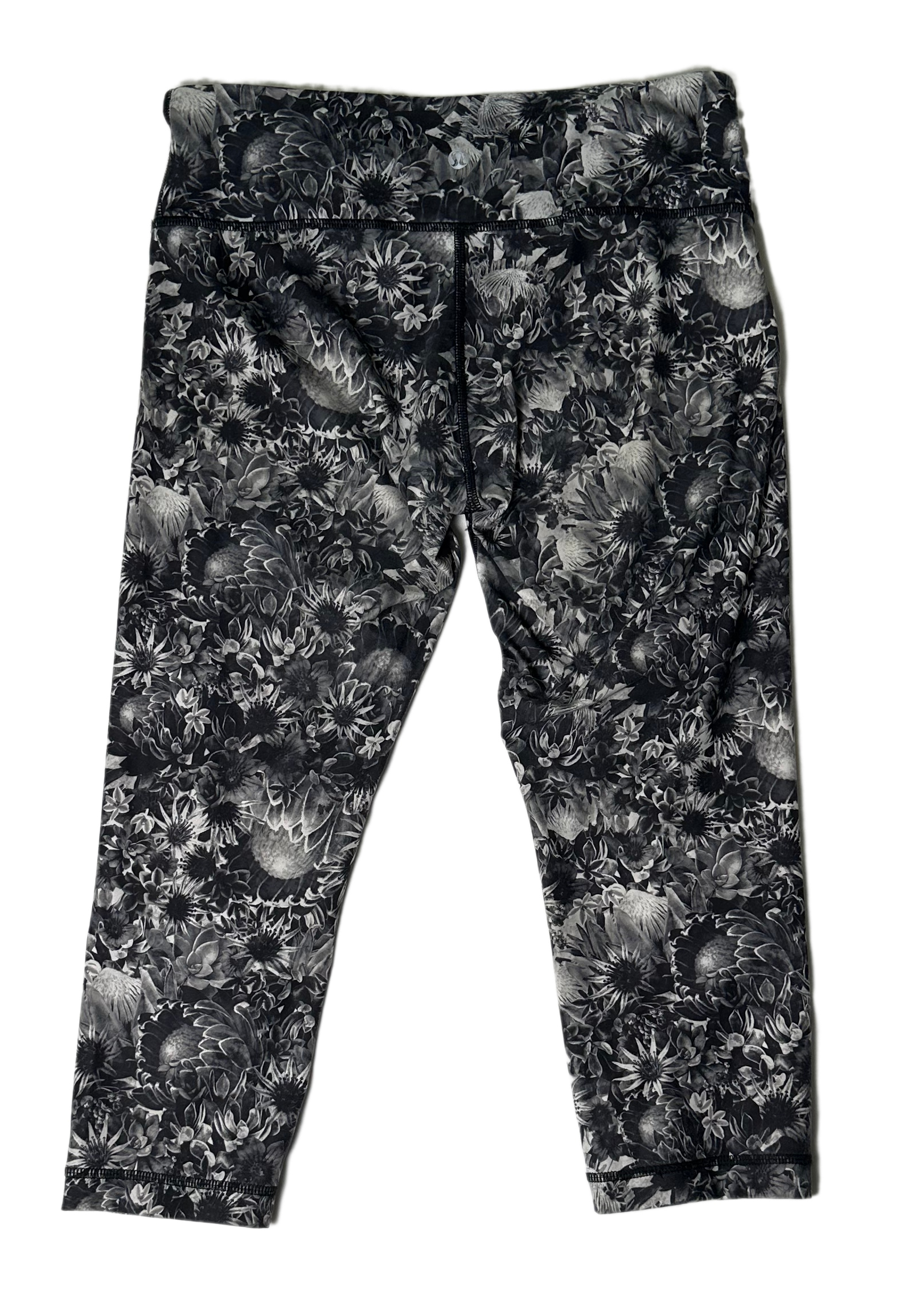 LululemonFeel flower-power strong in these fashionable Lululemon Black & Grey Floral Print Cropped Leggings! Their cropped style offers breathability and comfort, while tLeggingsLululemon Black & Grey Floral Print Cropped LeggingsLululemon Black & Grey Floral Print Cropped Leggings