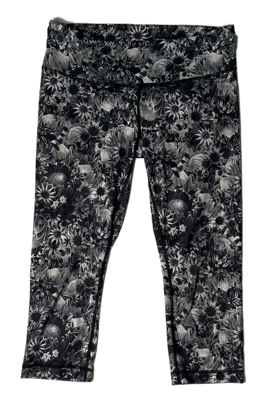 LululemonFeel flower-power strong in these fashionable Lululemon Black & Grey Floral Print Cropped Leggings! Their cropped style offers breathability and comfort, while tLeggingsLululemon Black & Grey Floral Print Cropped LeggingsLululemon Black & Grey Floral Print Cropped Leggings