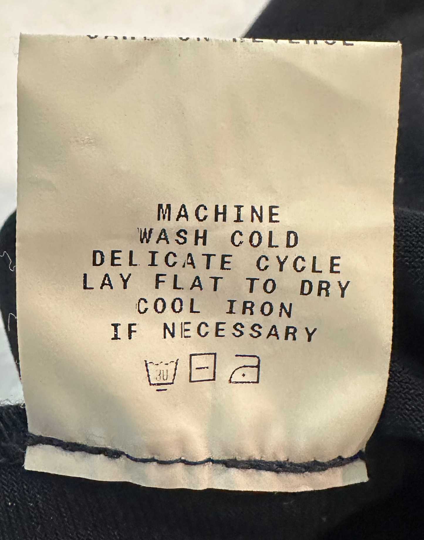 Max Studio Black Vintage Style Flirty Sleeve Top - Medium This playful black top from Max Studio features a vintage-inspired look with short, flowy sleeves and a fla