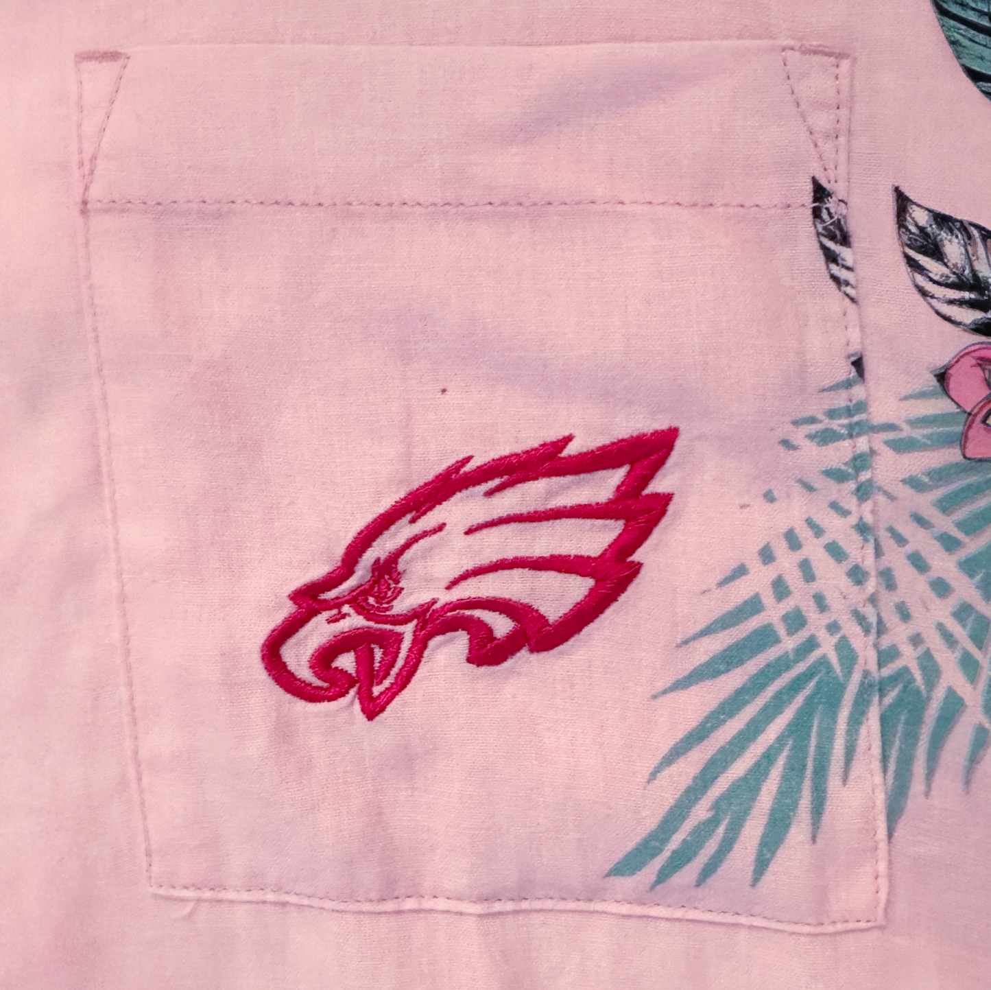 Margaritaville Island Resort NFL Philadelphia Eagles Pink Stadium Button Up Shirt Large- NWT