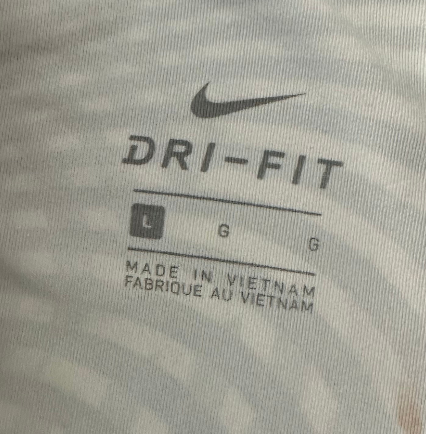 NikeTear through your workout with these Nike Dri Fit cropped leggings! Made with a sleek grey and lime green swirl print, these moisture-wicking leggings will make sureLeggingsNike Dri Fit Cropped Grey Print LeggingsNike Dri Fit Cropped Grey Print Leggings