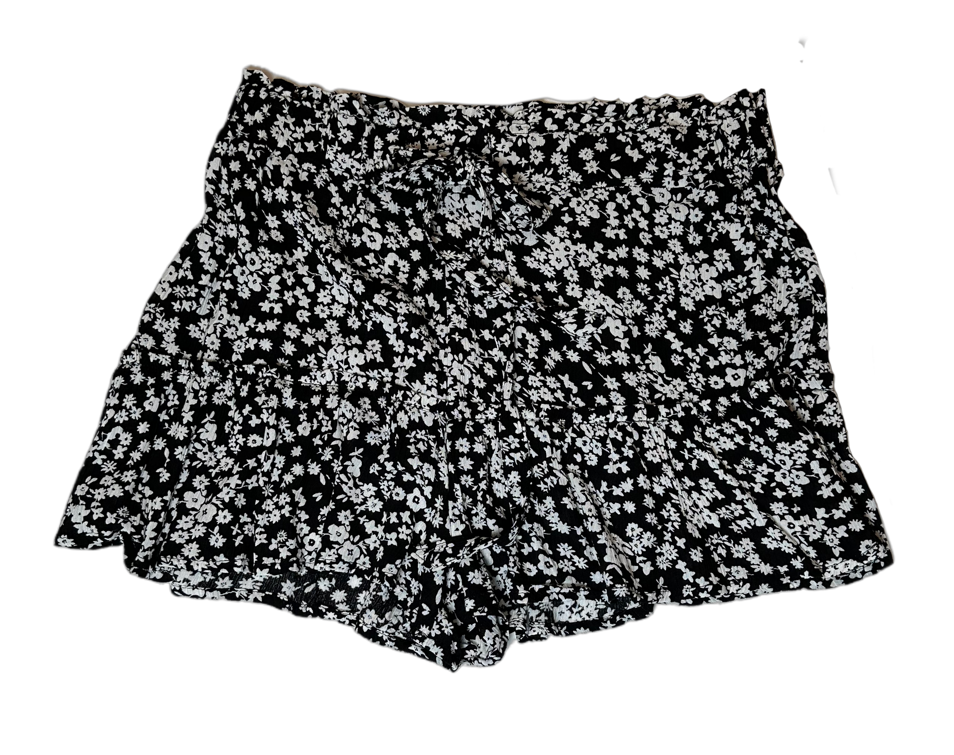 No BoundariesLook effortlessly stylish in these No Boundaries black & white print shorts! Featuring a unique and eye-catching black and white floral print that'll turn heads,ShortsNo Boundaries Black & White Print Ruffle Hem Tie Waist ShortsBoundaries Black & White Print Ruffle Hem Tie Waist Shorts