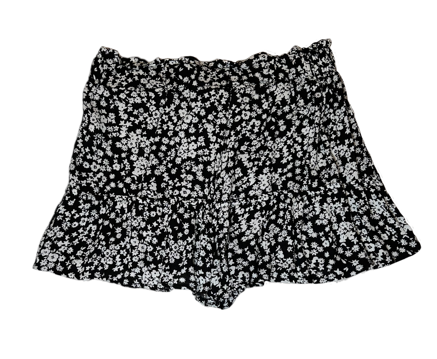 No BoundariesLook effortlessly stylish in these No Boundaries black & white print shorts! Featuring a unique and eye-catching black and white floral print that'll turn heads,ShortsNo Boundaries Black & White Print Ruffle Hem Tie Waist ShortsBoundaries Black & White Print Ruffle Hem Tie Waist Shorts