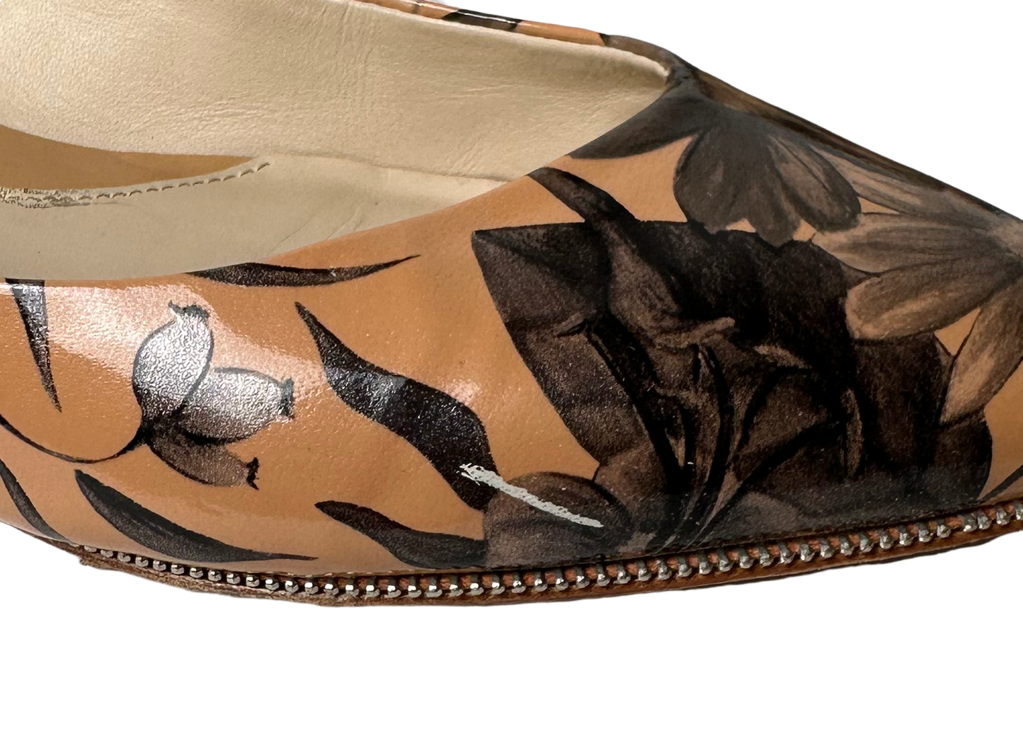Carolinna EspinozaStep out in style with these Carolinna Espinosa peach floral flats. Expertly crafted with a beautiful floral print and silver beading on the edging, these flats boasShoesCarolinna Espinosa Peach Floral FlatsCarolinna Espinosa Peach Floral Flats