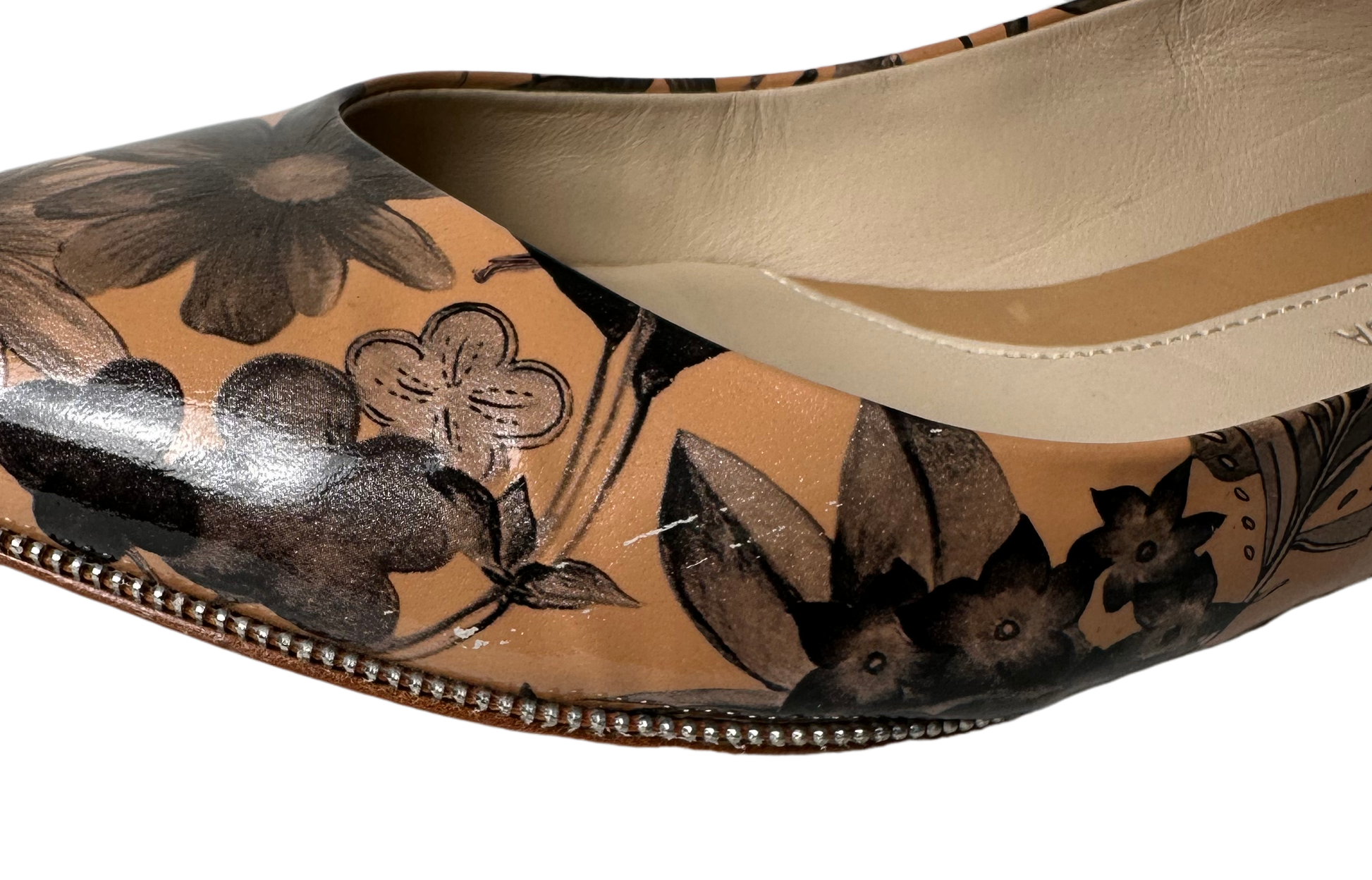 Carolinna EspinozaStep out in style with these Carolinna Espinosa peach floral flats. Expertly crafted with a beautiful floral print and silver beading on the edging, these flats boasShoesCarolinna Espinosa Peach Floral FlatsCarolinna Espinosa Peach Floral Flats