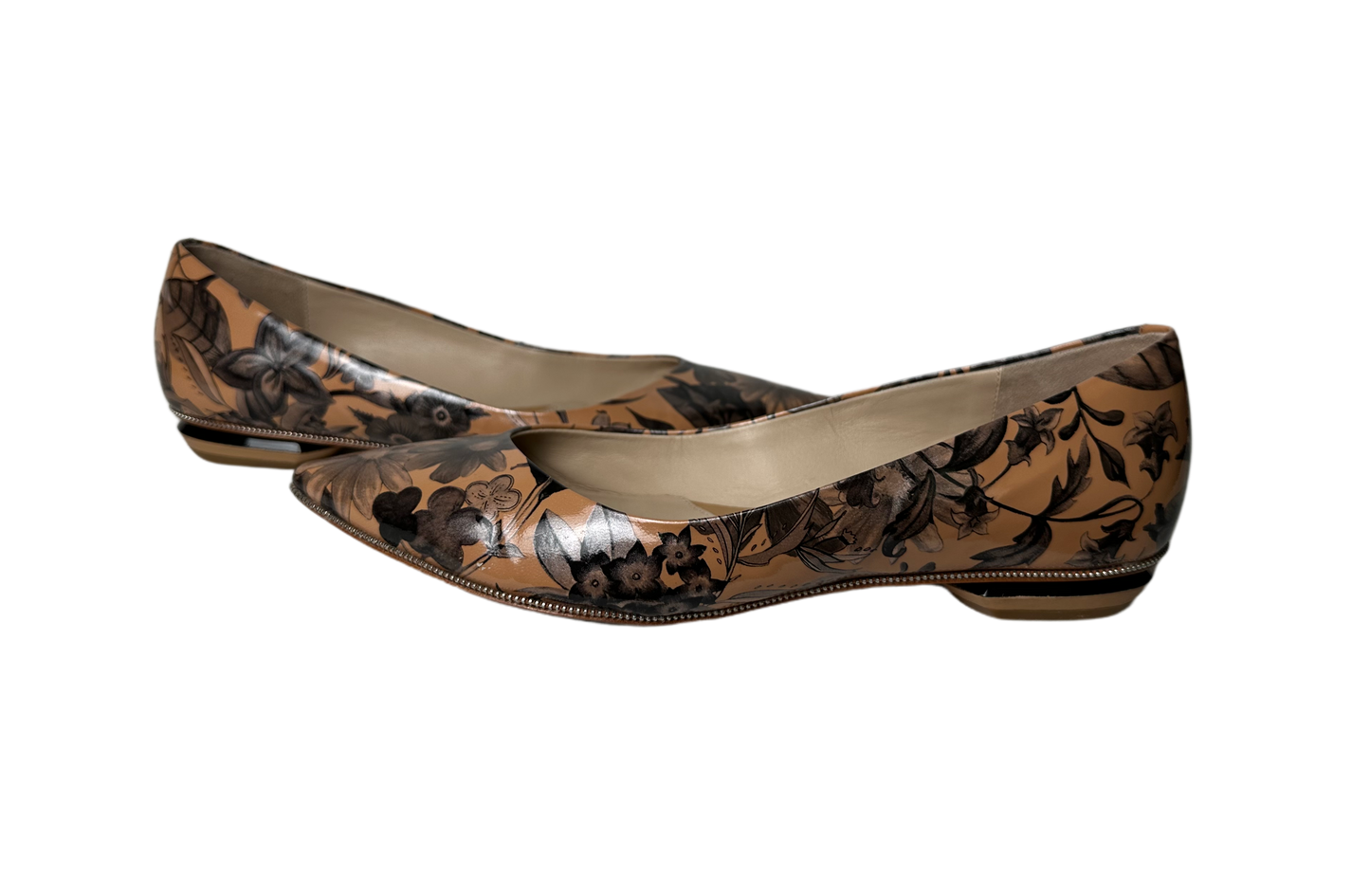 Carolinna EspinozaStep out in style with these Carolinna Espinosa peach floral flats. Expertly crafted with a beautiful floral print and silver beading on the edging, these flats boasShoesCarolinna Espinosa Peach Floral FlatsCarolinna Espinosa Peach Floral Flats