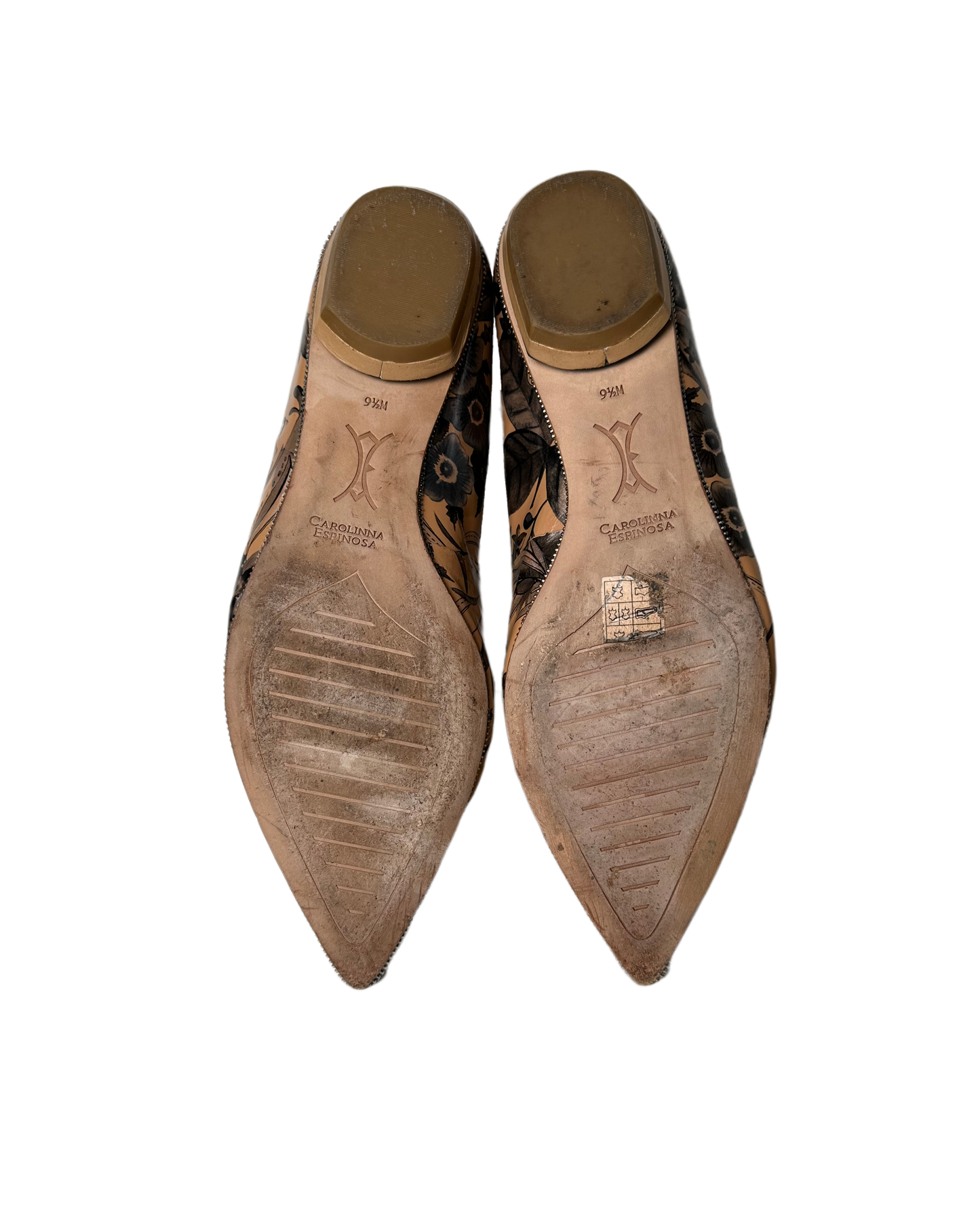 Carolinna EspinozaStep out in style with these Carolinna Espinosa peach floral flats. Expertly crafted with a beautiful floral print and silver beading on the edging, these flats boasShoesCarolinna Espinosa Peach Floral FlatsCarolinna Espinosa Peach Floral Flats
