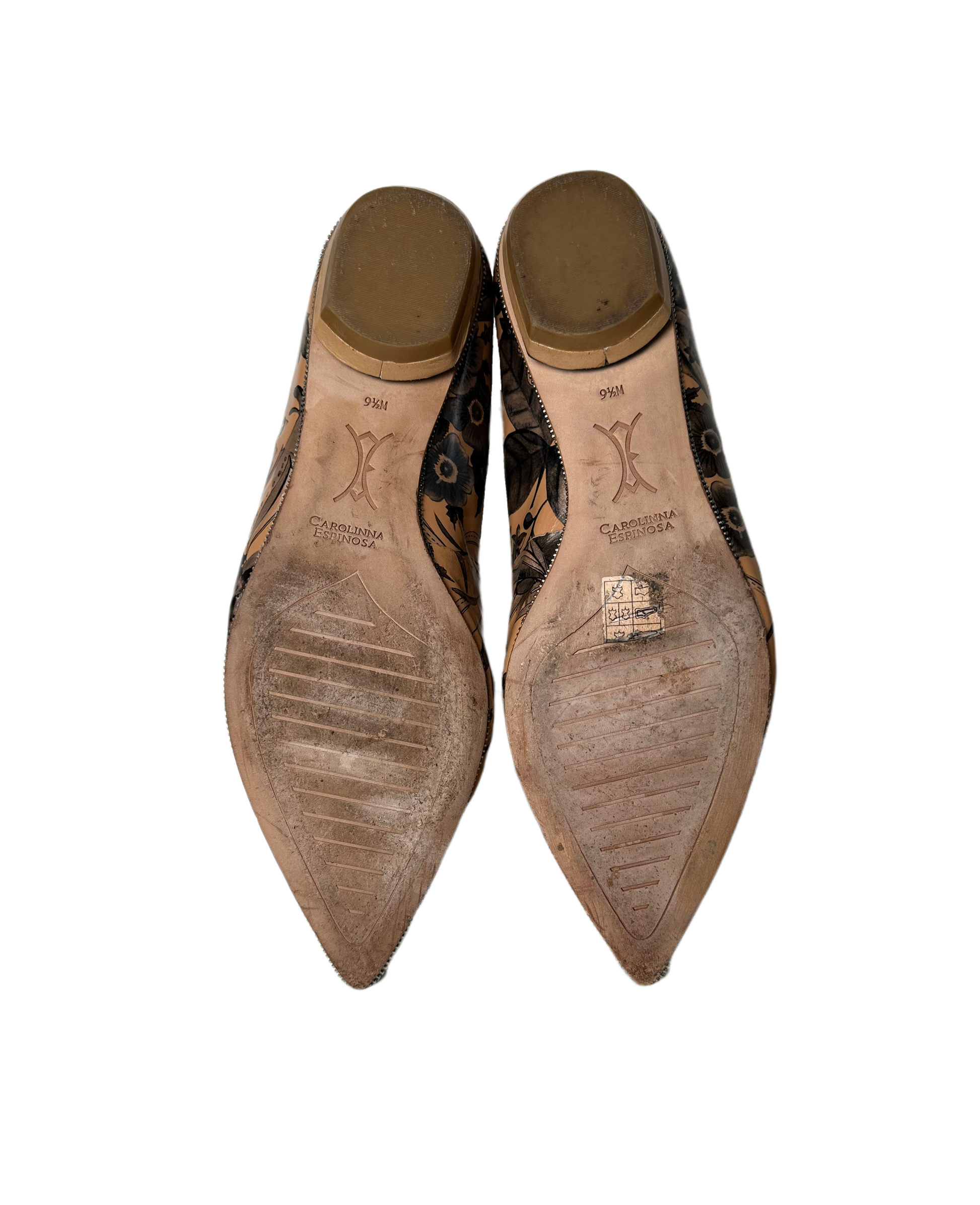 Carolinna EspinozaStep out in style with these Carolinna Espinosa peach floral flats. Expertly crafted with a beautiful floral print and silver beading on the edging, these flats boasShoesCarolinna Espinosa Peach Floral FlatsCarolinna Espinosa Peach Floral Flats