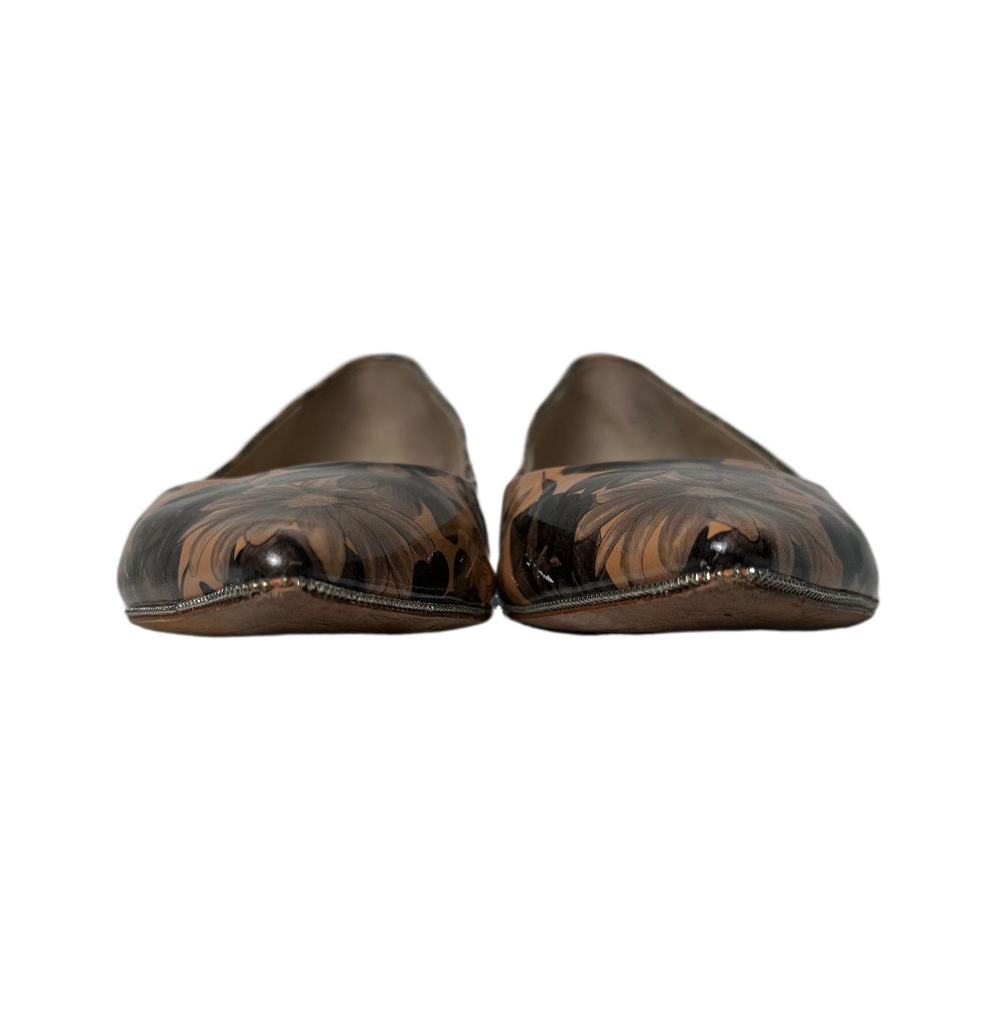 Carolinna EspinozaStep out in style with these Carolinna Espinosa peach floral flats. Expertly crafted with a beautiful floral print and silver beading on the edging, these flats boasShoesCarolinna Espinosa Peach Floral FlatsCarolinna Espinosa Peach Floral Flats