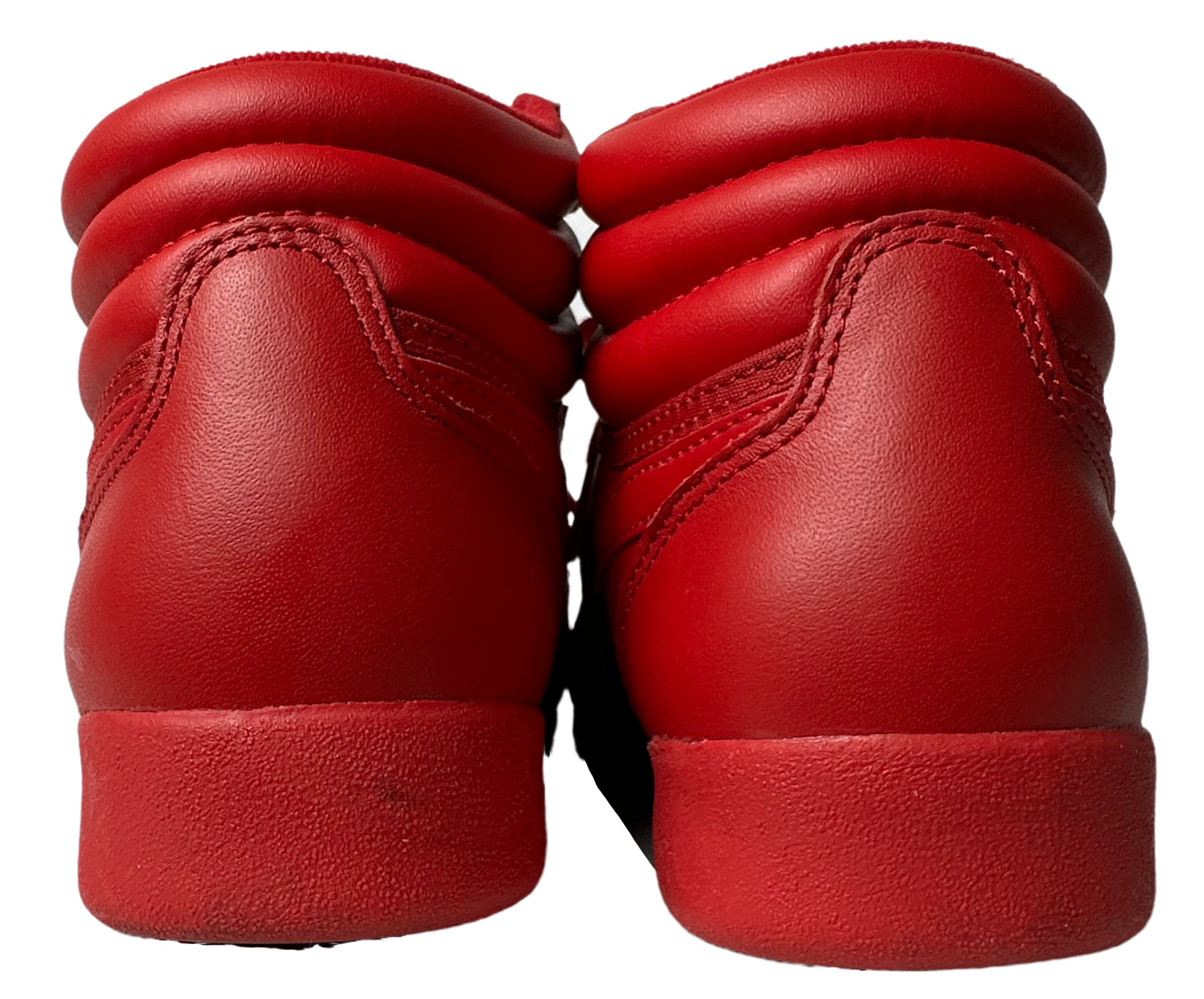 Reebok Women’s Freestyle Hi M43399 Red Leather Shoes Sneakers Size 7.5 Add some fiery fun to your shoe collection with these red hi-top sneakers. With a retro design