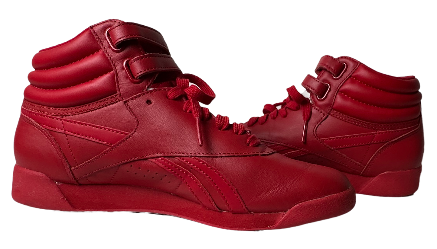 Reebok Women’s Freestyle Hi M43399 Red Leather Shoes Sneakers Size 7.5 Add some fiery fun to your shoe collection with these red hi-top sneakers. With a retro design