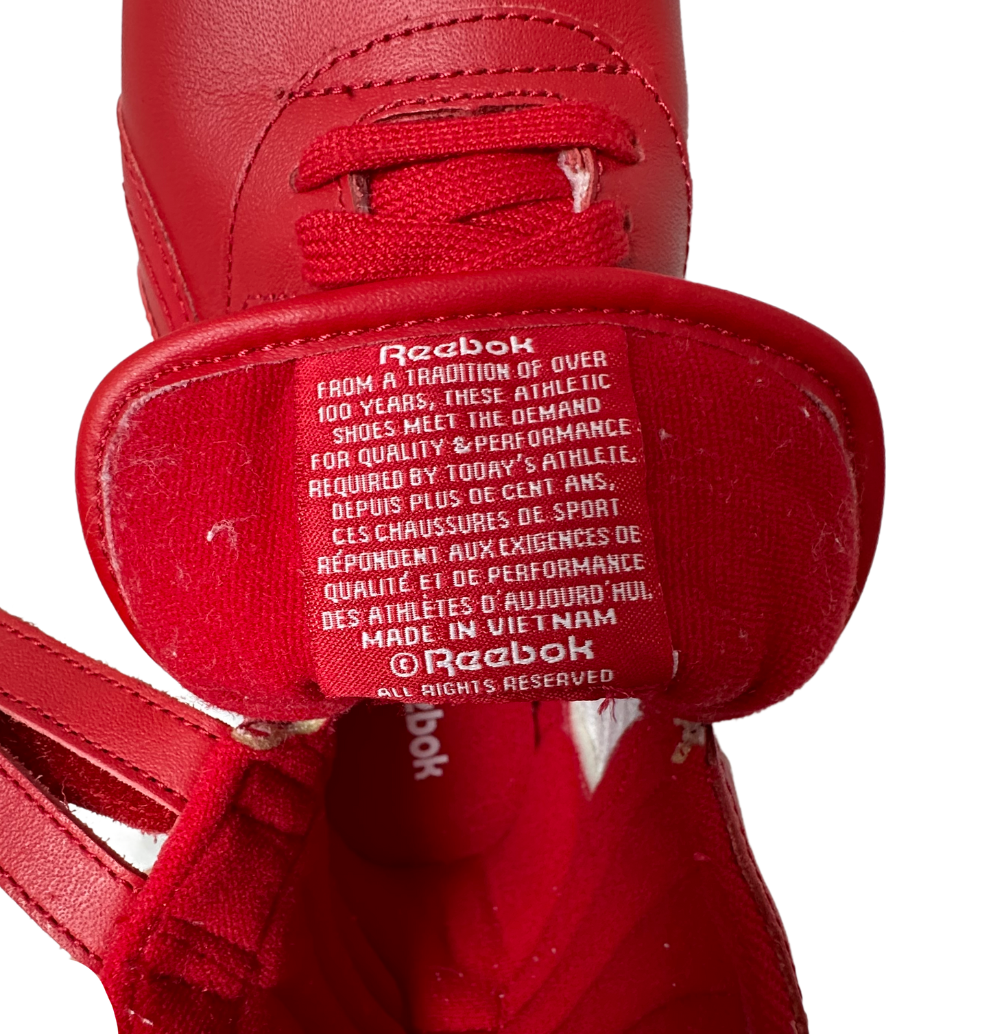 Reebok Women’s Freestyle Hi M43399 Red Leather Shoes Sneakers Size 7.5 Add some fiery fun to your shoe collection with these red hi-top sneakers. With a retro design