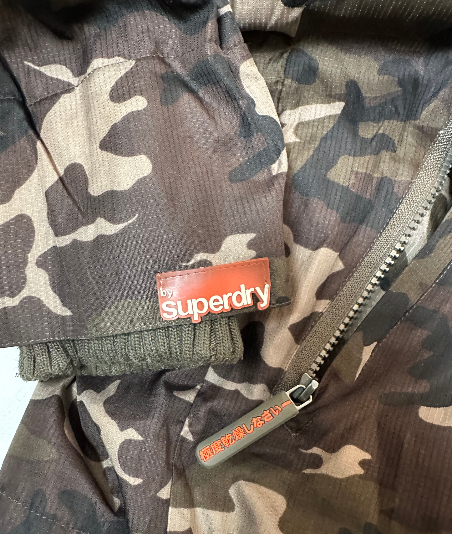 Superdry Japan Camo Mesh Lined Long Sleeve Hooded Windcheater Mens size Medium