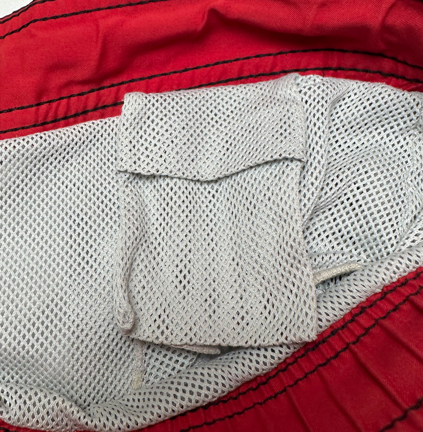 Speedo Grey Hibiscus Print Men's Swim Trunks Sze M Swim in style with these Speedo men's swim trunks. Featuring a trendy grey hibiscus print with pops of red, these