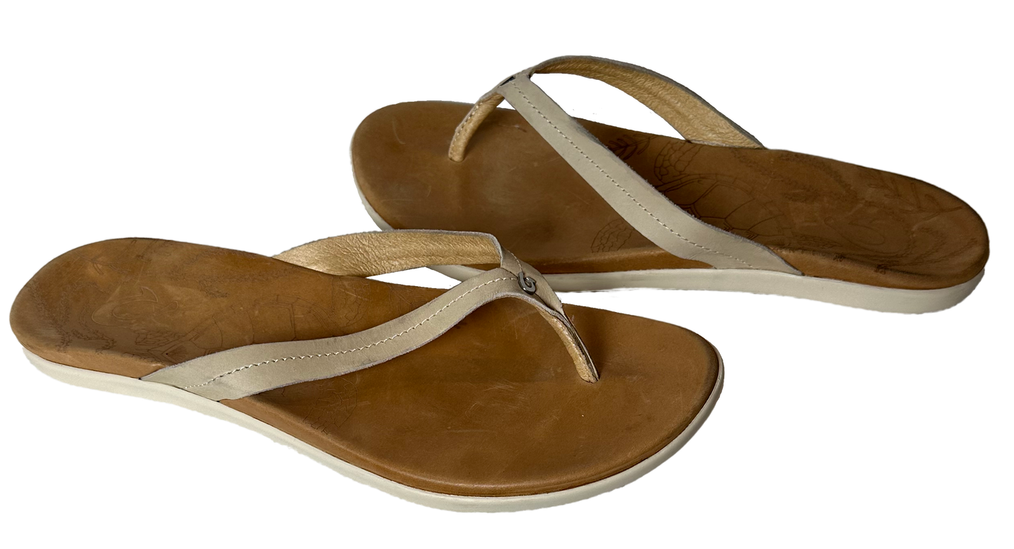 Olukai Honu Off White Leather Flip Flop Sandals Women 10 Slip into style with the Olukai Honu off white leather flip flop sandals. Made with high-quality leather, th