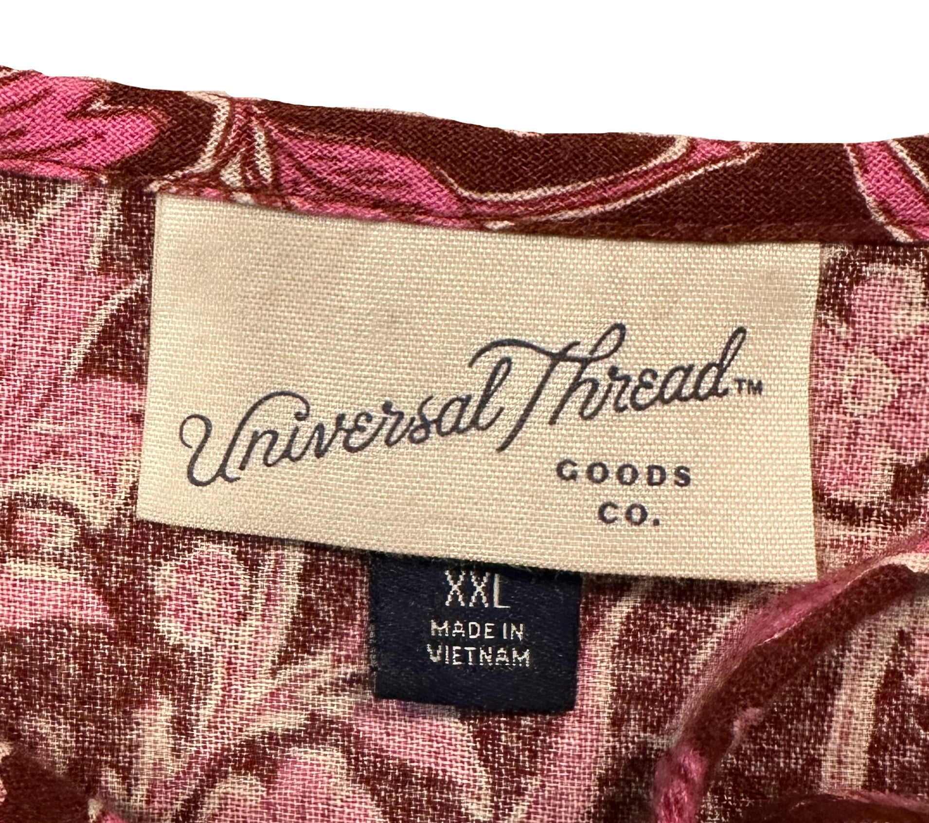 Universal ThreadThis Universal Threads pink and red floral print dress is a classic and comfortable midi length style. Featuring a stunningly patterned fabric, delicate pleating, a DressesUniversal Threads Pink and Red Floral Print Puff Sleeve DressRed Floral Print Puff Sleeve Dress