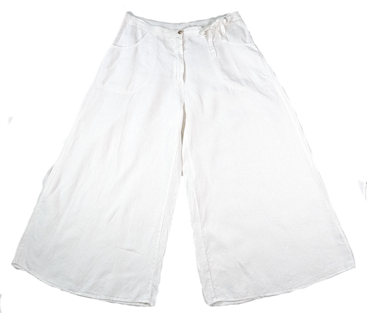 Kleen White Linen Wide Leg PantsSuper cool linen pants, perfect for Spring and Summer!  These Linen pants feature a cropped length, elastic waist and button/zipper closure.  So stylish and on trendKleen White Linen Wide Leg PantsPants