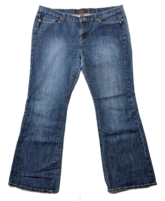 Bogari JeansMedium wash with unique stitching in the back.Denim JeansBogari JeansBogari Jeans