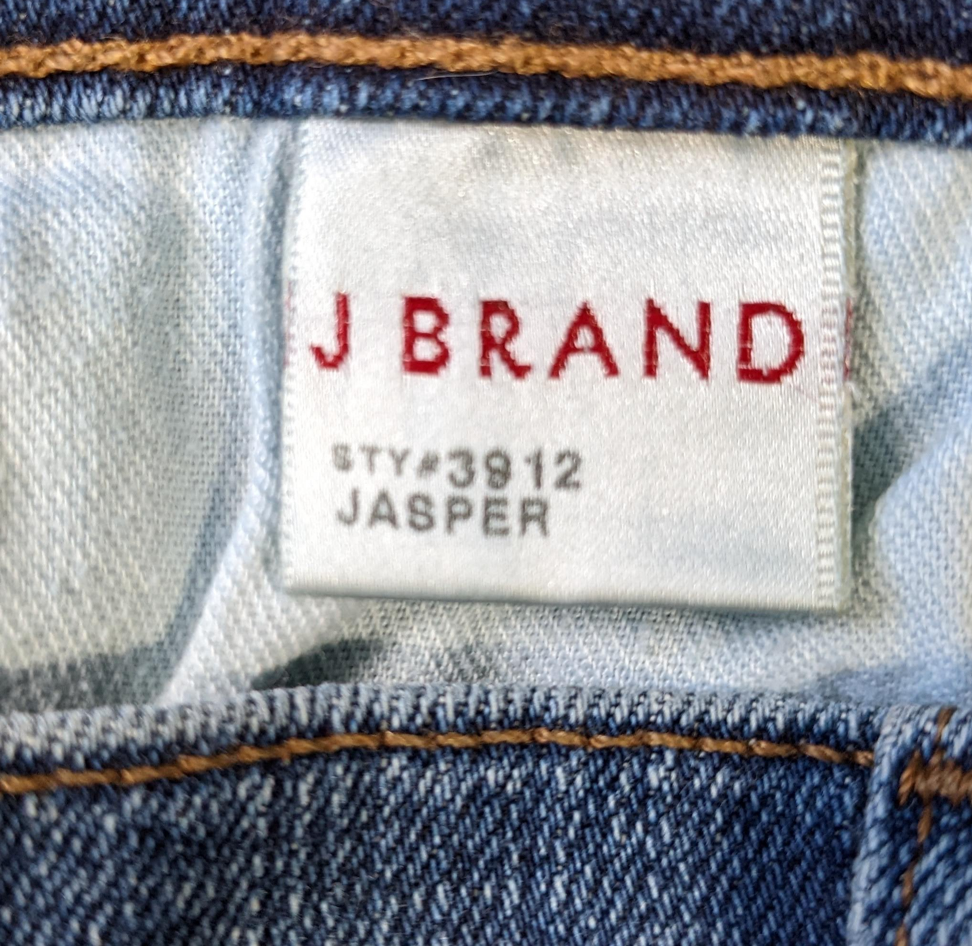 J Brand Medium Wash Size 27 Skinny Jeans Upgrade your denim game with these J Brand Skinny Jeans. Made with high quality denim, they'll keep up with you wherever you