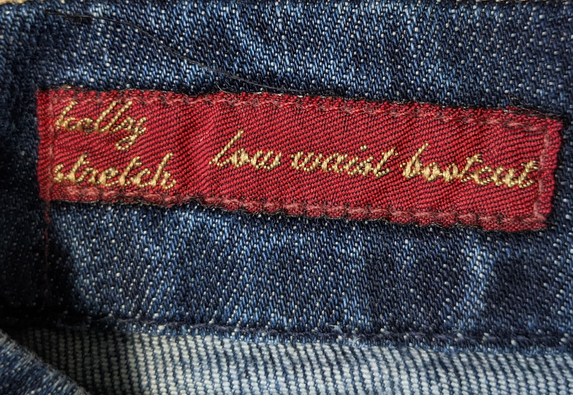 Citizens of HumanityKelly stretch, low waist jeans that look great with sneakers or heels!Denim JeansCitizens of Humanity Kelly Low-waist, Bootcut Stretch JeansCitizens