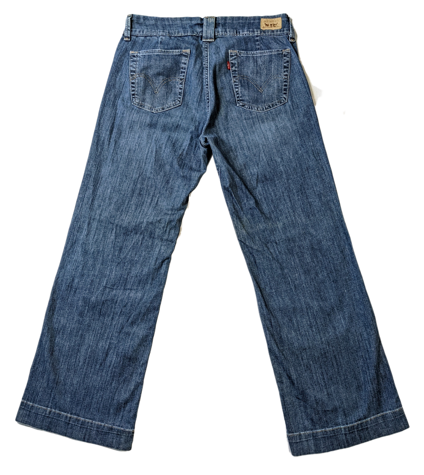 Levi's 545 Wide Leg Jeans Size 8  Step out in style with Levi's 545 Wide Leg Jeans. These medium wash jeans in size 8 offer a flattering fit and comfortable feel, pe