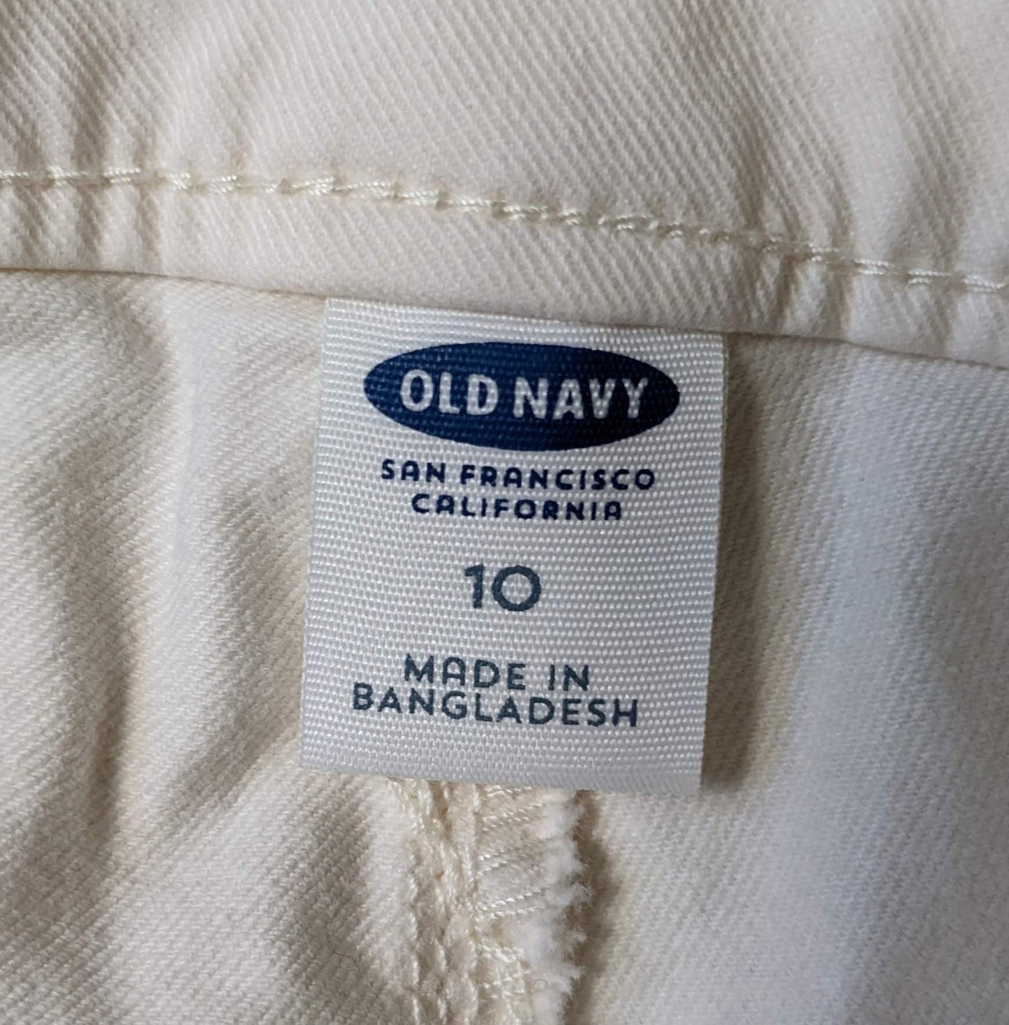 Old Navy Winter White Pants Size 10 Stay warm and stylish this winter with our Old Navy Winter White Pants! Designed for comfort, these loose fit pants are perfect