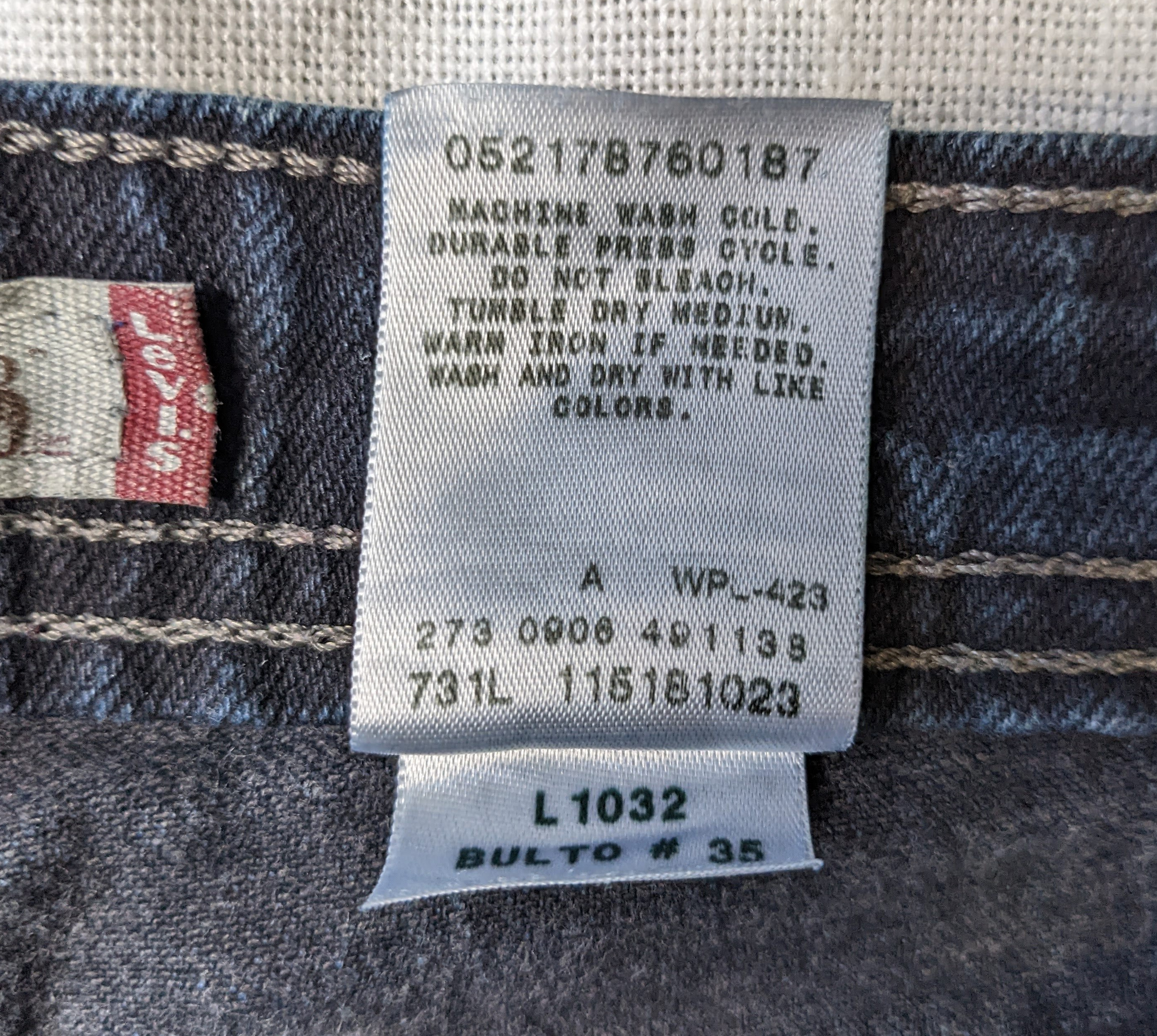 Levi's 518 Super Low Boot Cut Jeans Size 9L Get ready to rock your casual style with Levi's 518 Super Low Boot Cut Jeans. With a super low rise and flattering boot c