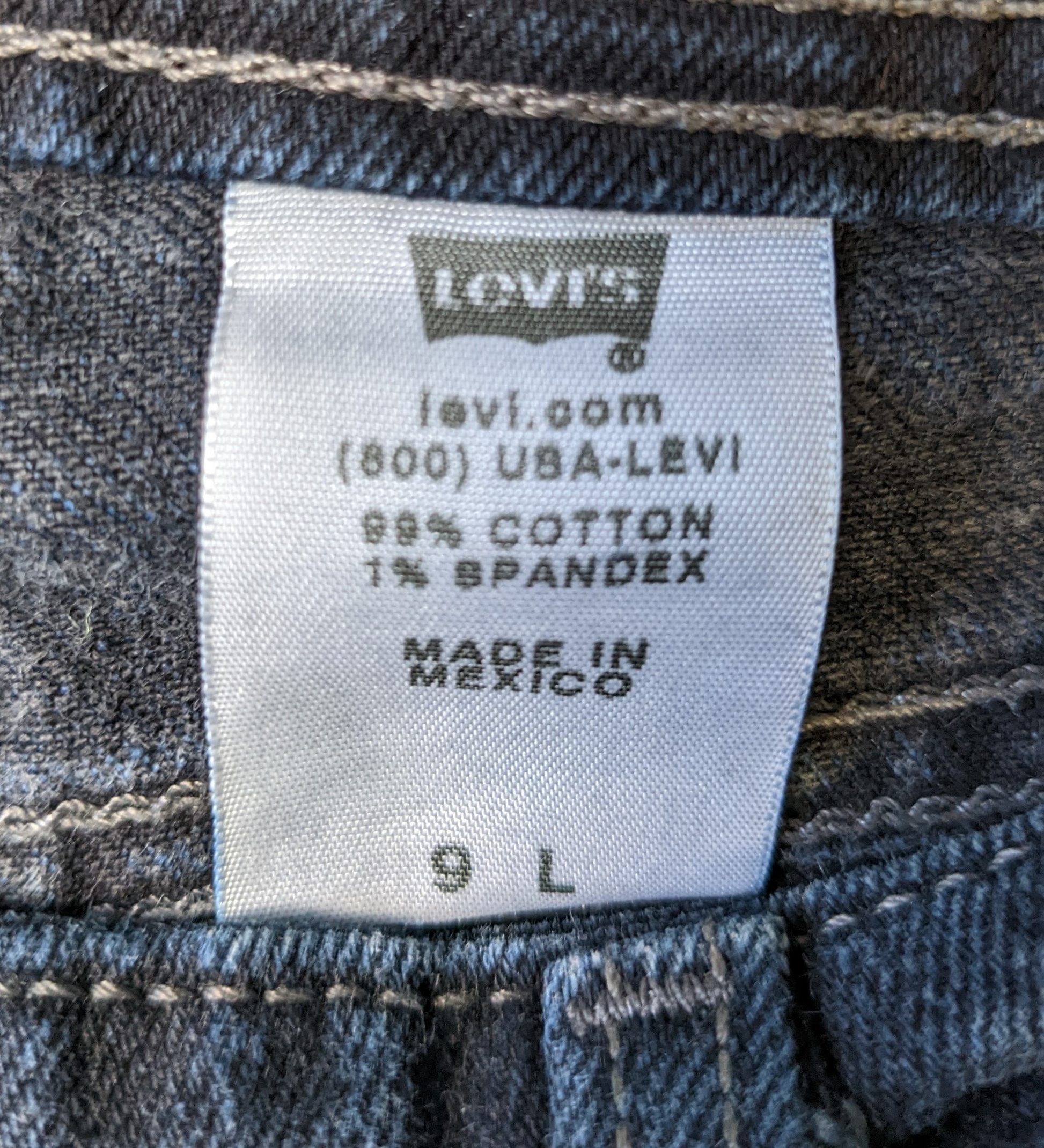 Levi's 518 Super Low Boot Cut Jeans Size 9L Get ready to rock your casual style with Levi's 518 Super Low Boot Cut Jeans. With a super low rise and flattering boot c