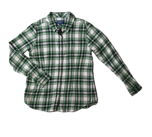 Pendleton Green and Black Lightweight Plaid Shirt Size M  Experience style and comfort with our Pendleton Green and Black Lightweight Plaid Shirt! Made with high-qua