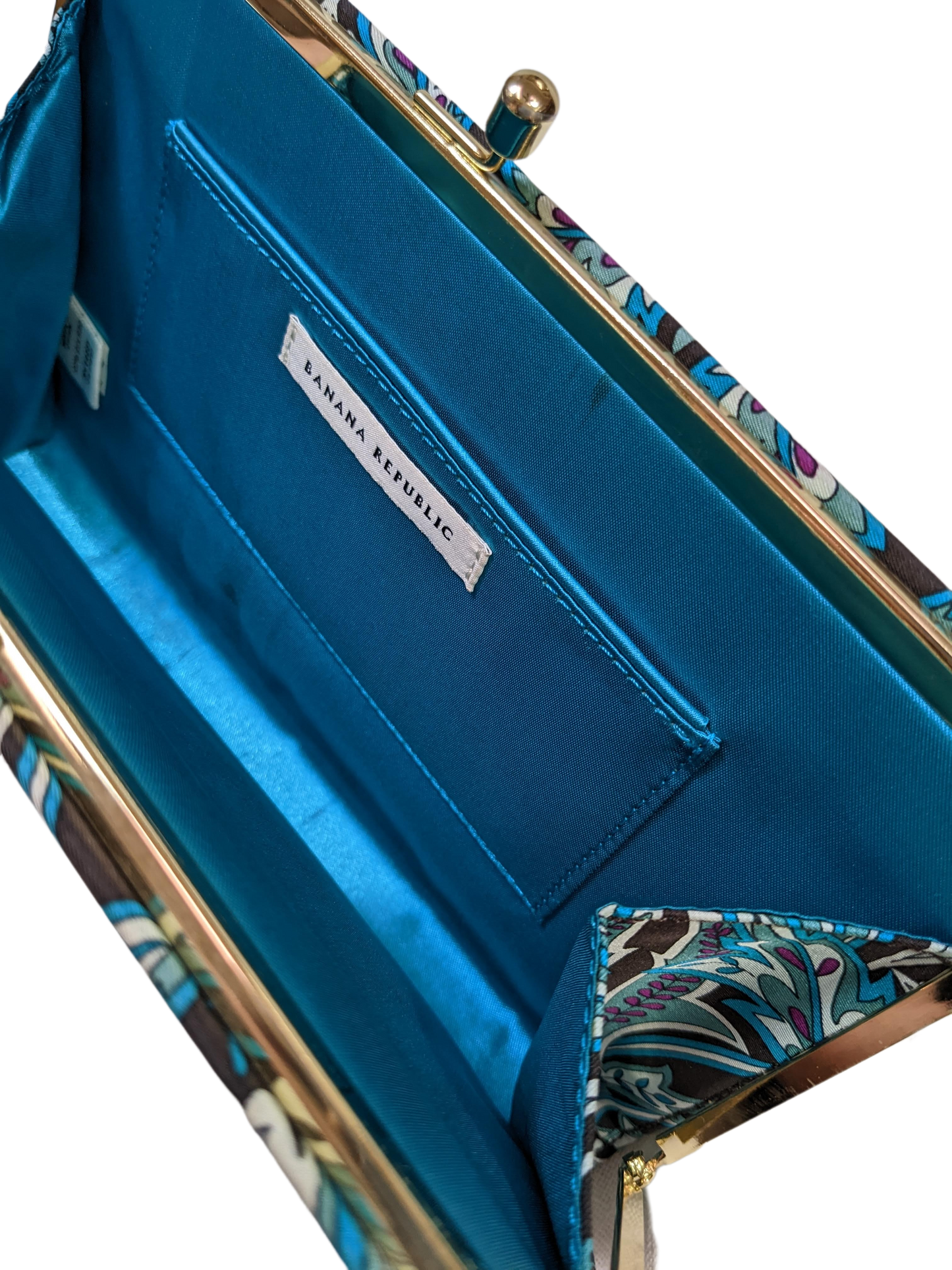 Banana Republic Satin Print Clutch PurseThis clutch is so cute!  It can go from day to night with ease.  The colors would go with denim or dressy black!Banana Republic Satin Print Clutch PursePurse, handbag