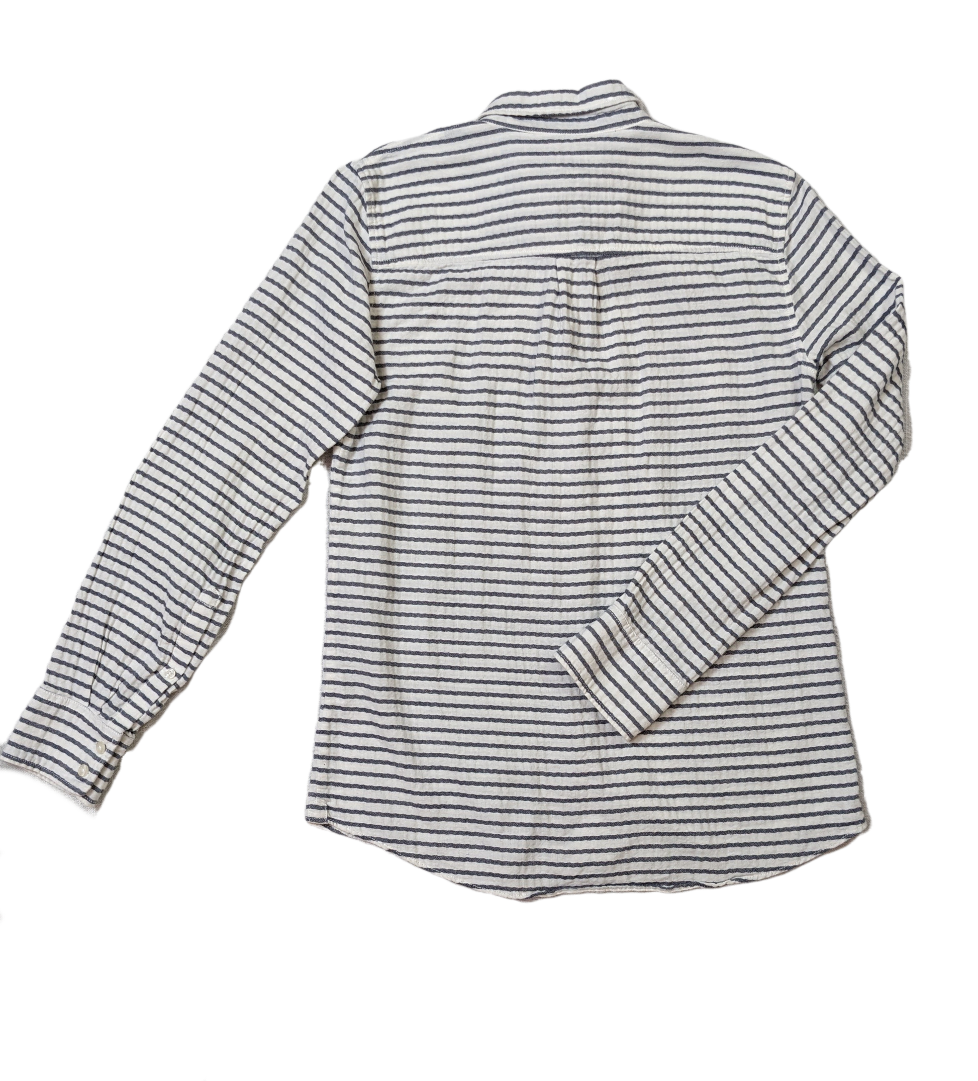 J Crew Blue & White Horizontal Striped Shirt Size XS  Add a touch of classic charm to your wardrobe with this J Crew button-up shirt. The horizontal navy stripes on