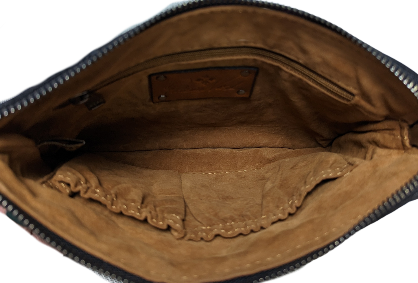 Patricia Nash Wooden Beaded Cassini WristletThis little bag is a great size to tuck under your arm, or into a larger bag.   The colors are beautiful and it is in excellent condition.  There is a zip pocket andPatricia Nash Wooden Beaded Cassini WristletHandbag