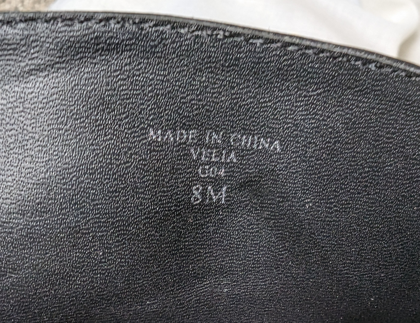 Leon Max Velia Leather Open Toe Flat Sandals Size 8 Such a cool, modern look!  Wear these with shorts, jeans or a cute dress!  They are out of this world!