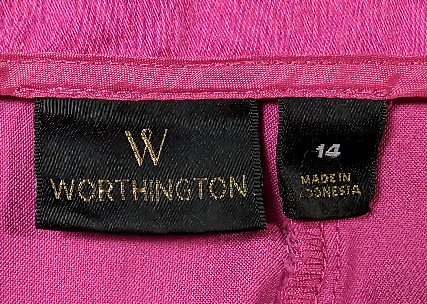 Worthington Pencil SkirtGreat skirt for the office, or for brunch with the girls.  The color is on-trend, and can be worn with so many things.  You will love this skirt!
