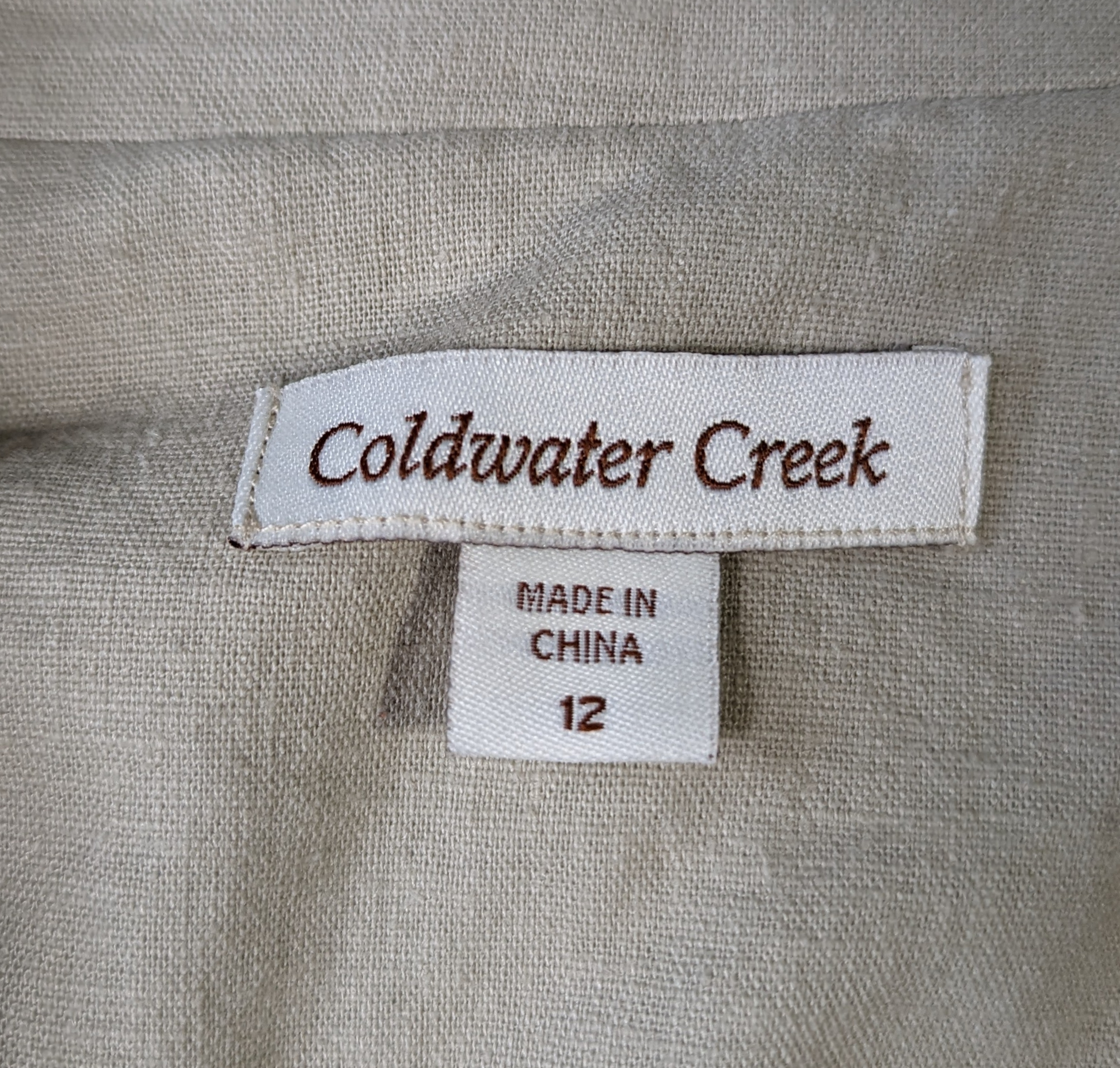 Coldwater Creek Blazer with Ruched SleevesBlazers are a great way to elevate your style.  This one is a great example of one that can go from casual to dressy.  You make the choice!