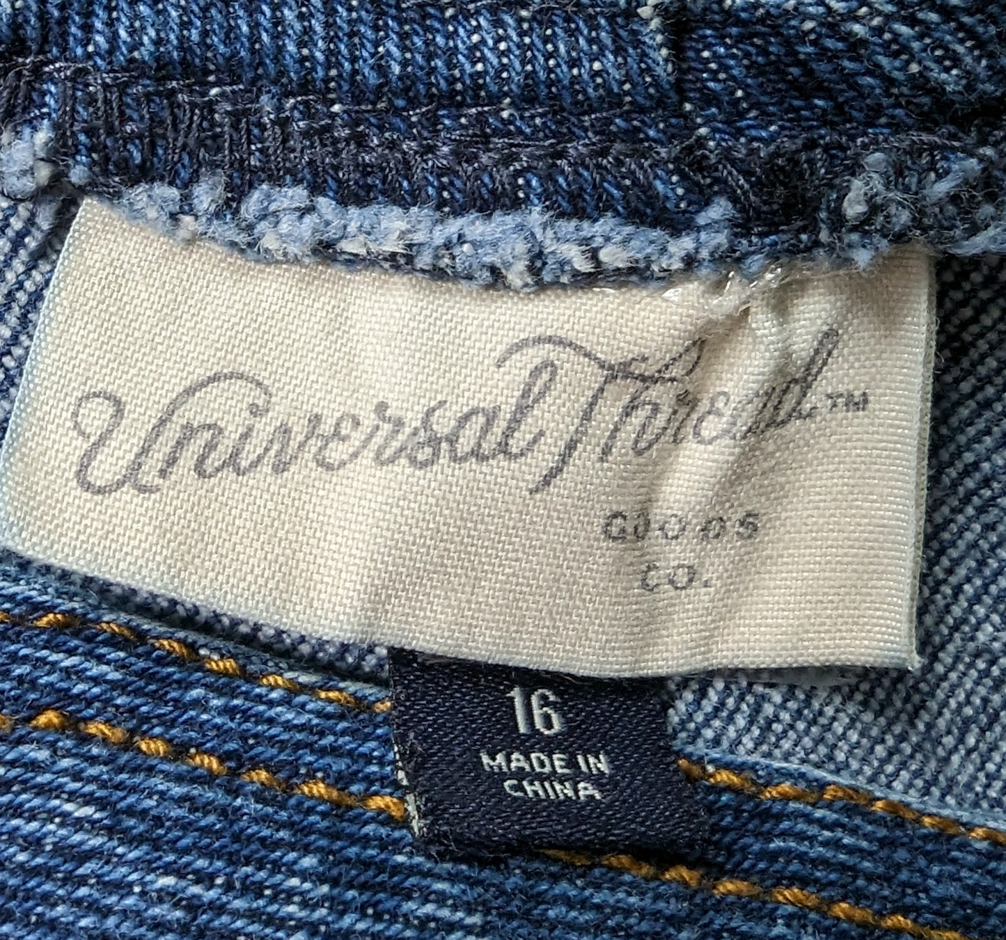 Universal Thread Wide Leg Denim Jumper Size 16 Step into effortless style with the Universal Thread Wide Leg Denim Jumper. This sleeveless, button-front piece in sizUniversal Thread Wide Leg Denim JumperWhat a great jumper. Wear this alone or with a cute top underneath. Super versatile!