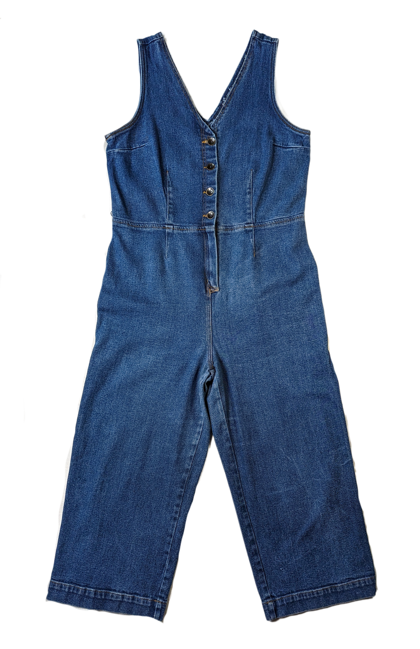 Universal Thread Wide Leg Denim JumperWhat a great jumper.  Wear this alone or with a cute top underneath.  Super versatile!