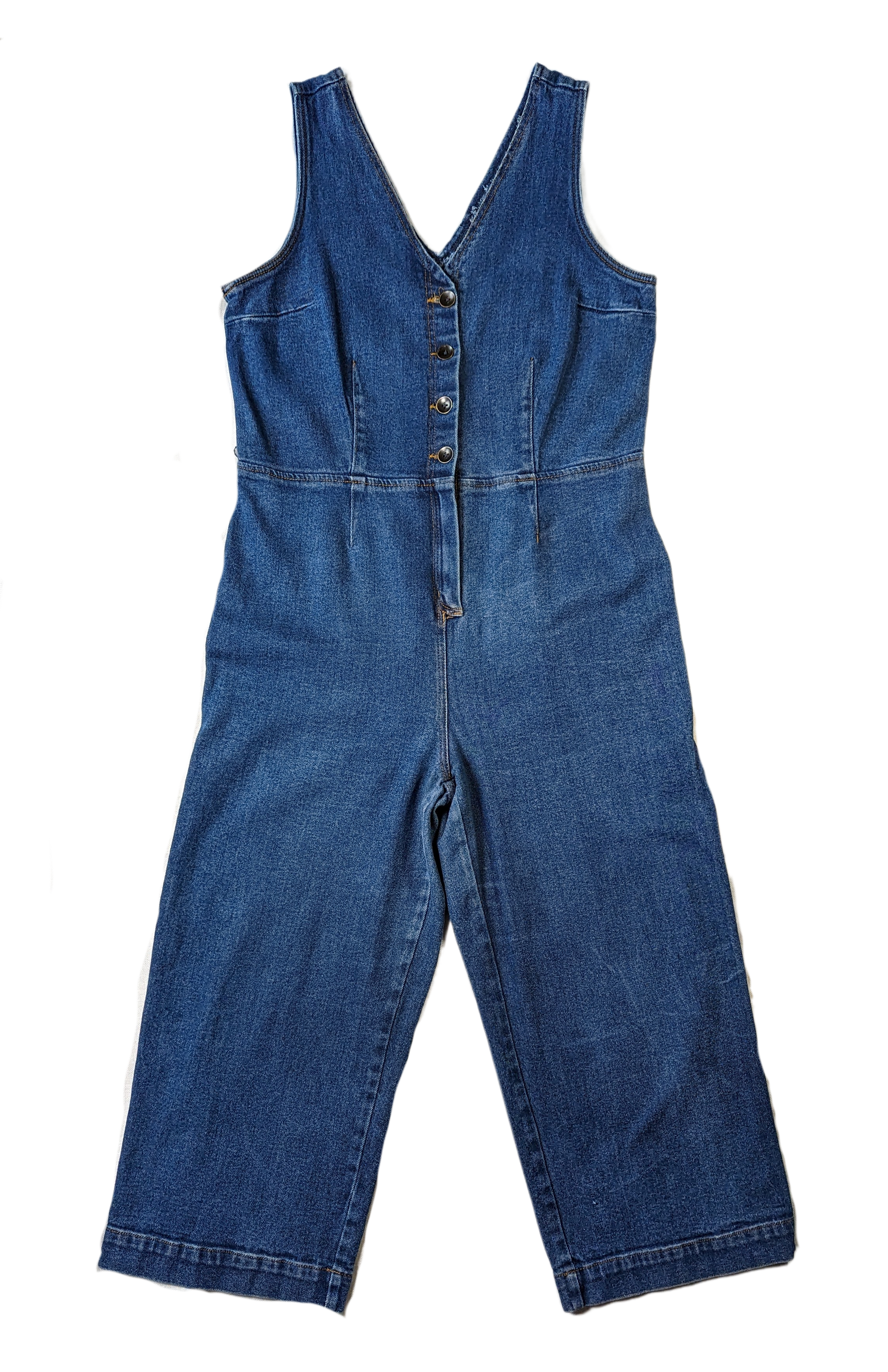 Universal Thread Wide Leg Denim JumperWhat a great jumper.  Wear this alone or with a cute top underneath.  Super versatile!