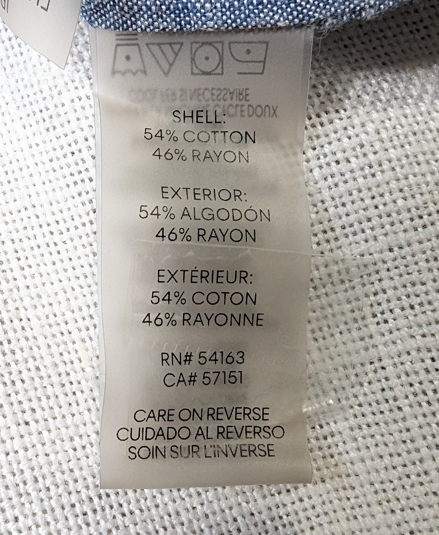 Karl Lagerfeld Paris Striped ShirtA classic style you can wear day or night! Looks amazing with white pants or with jeans!
Measurement: armpit to armpit - 20"