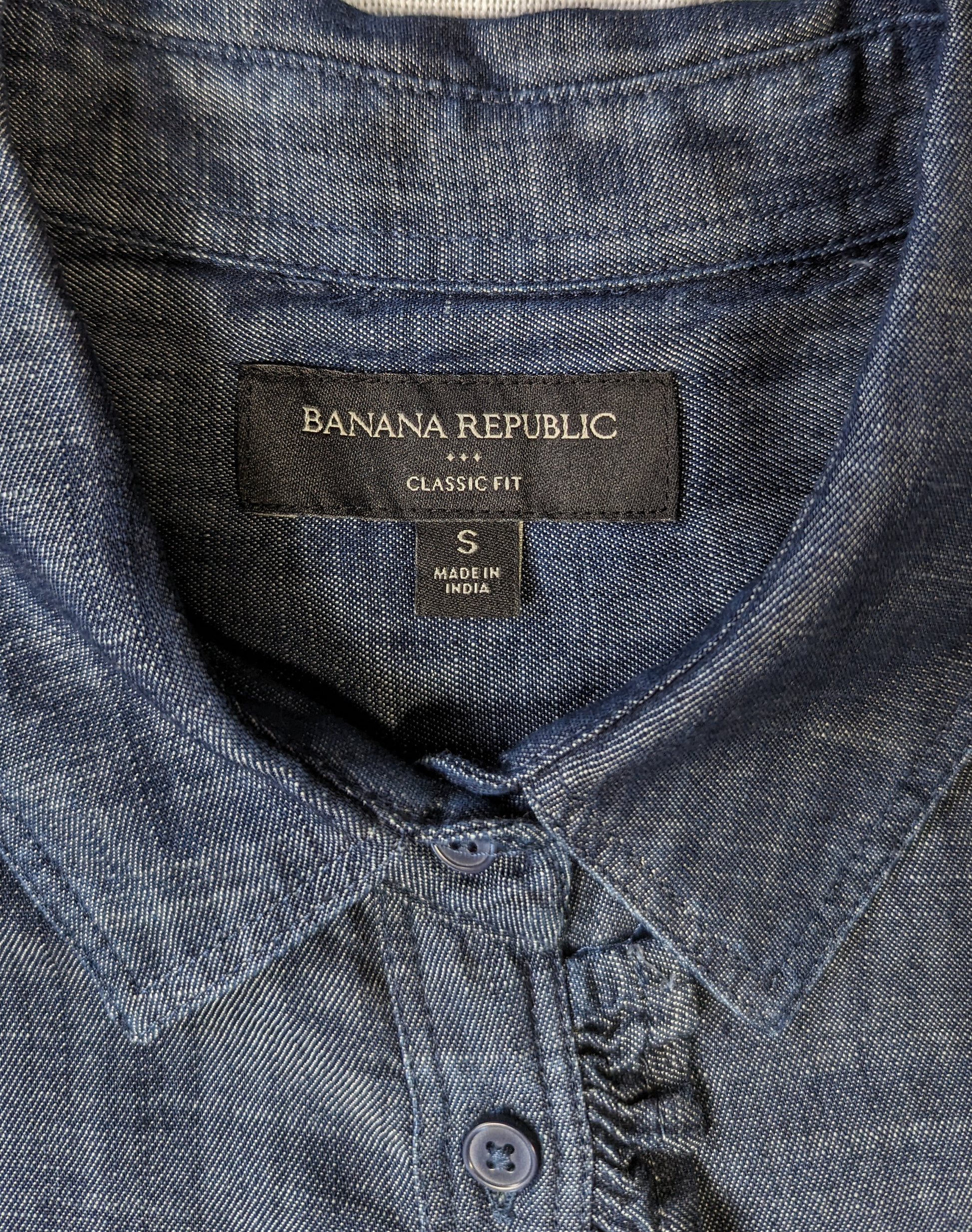 Banana Republic Ruffle front Chambray Blouse Size Small Banana Republic Ruffle front Chambray Blouse Such a classic style done in a modern fabric! It's a great look